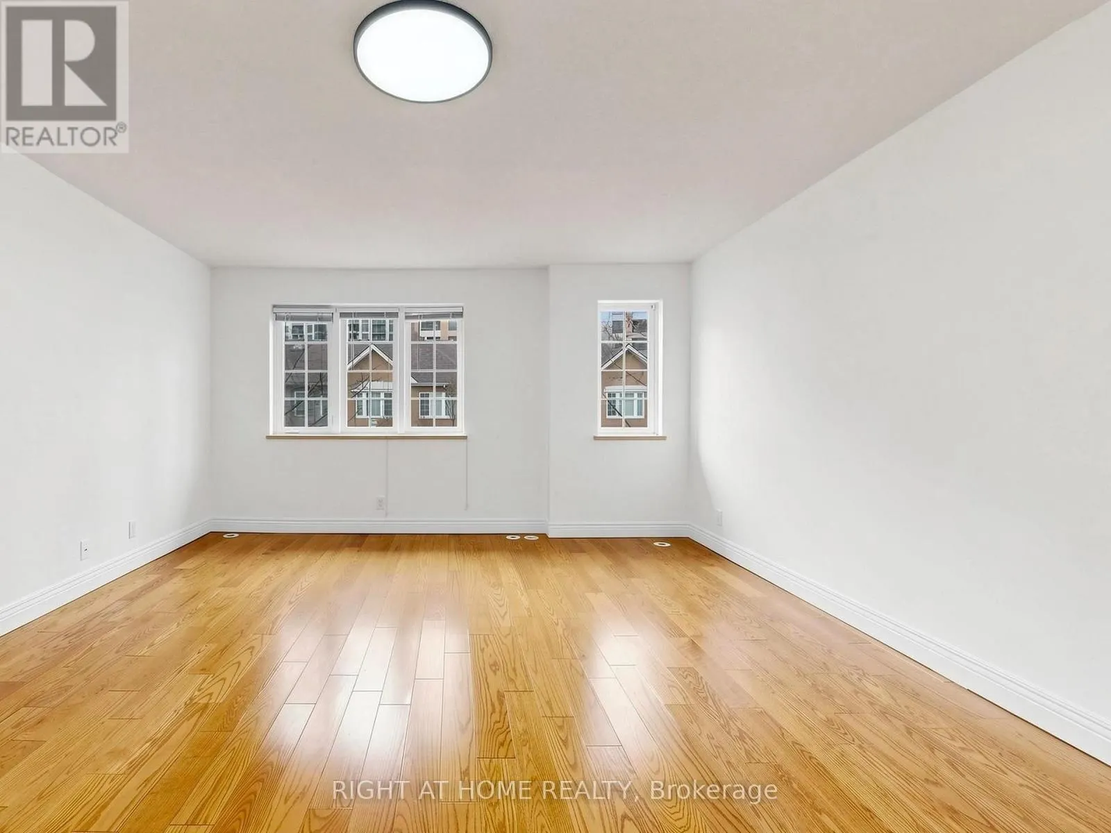 1520 - 28 SOMMERSET WAY