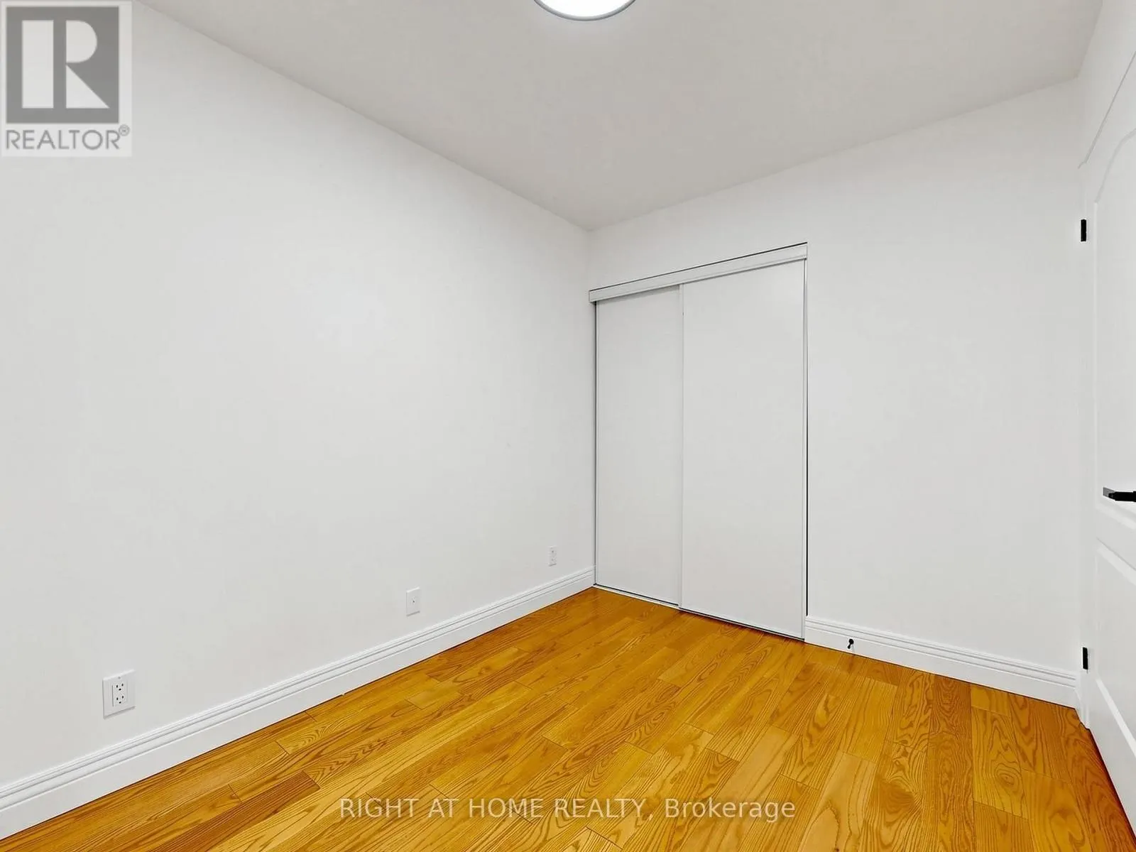 1520 - 28 SOMMERSET WAY