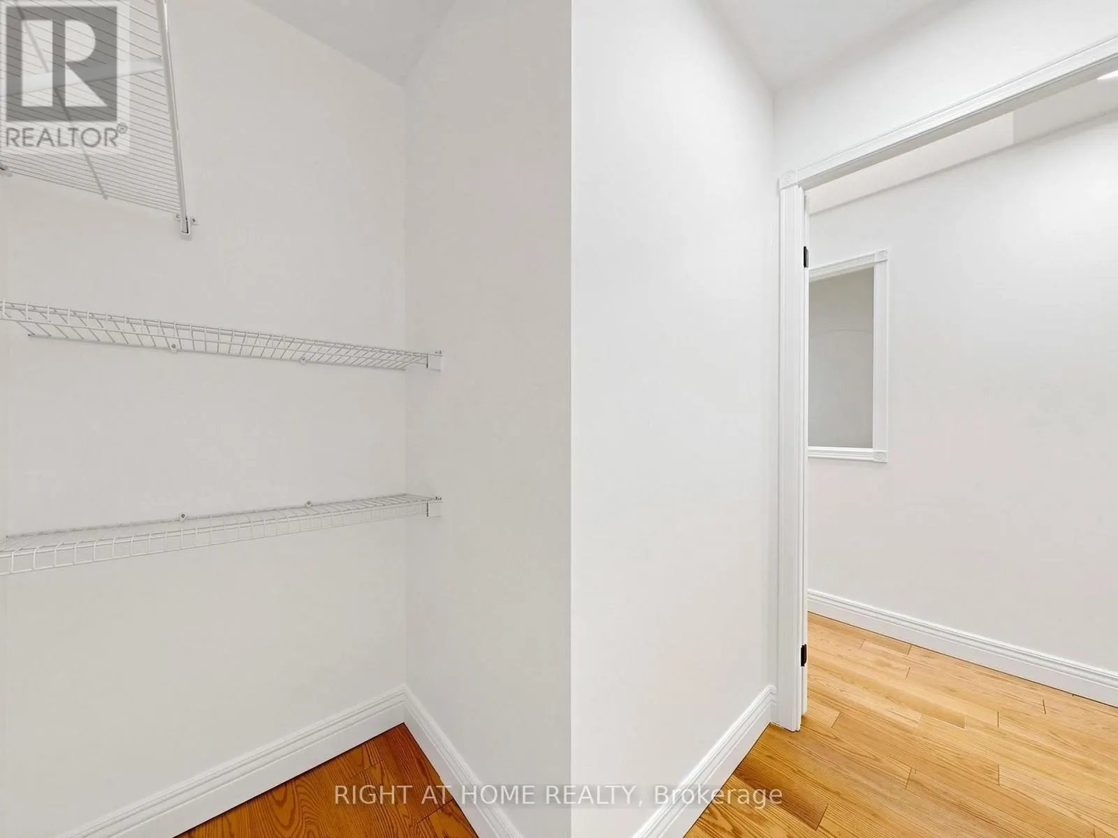1520 - 28 SOMMERSET WAY