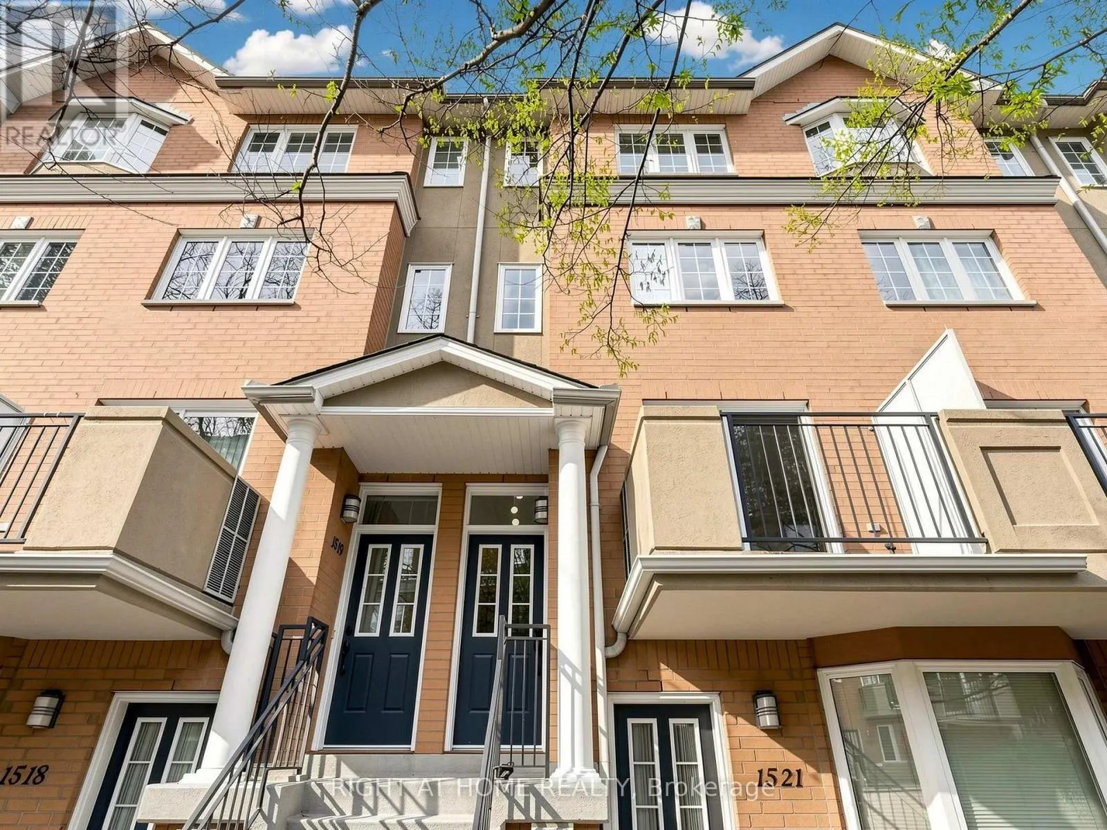 1520 - 28 SOMMERSET WAY