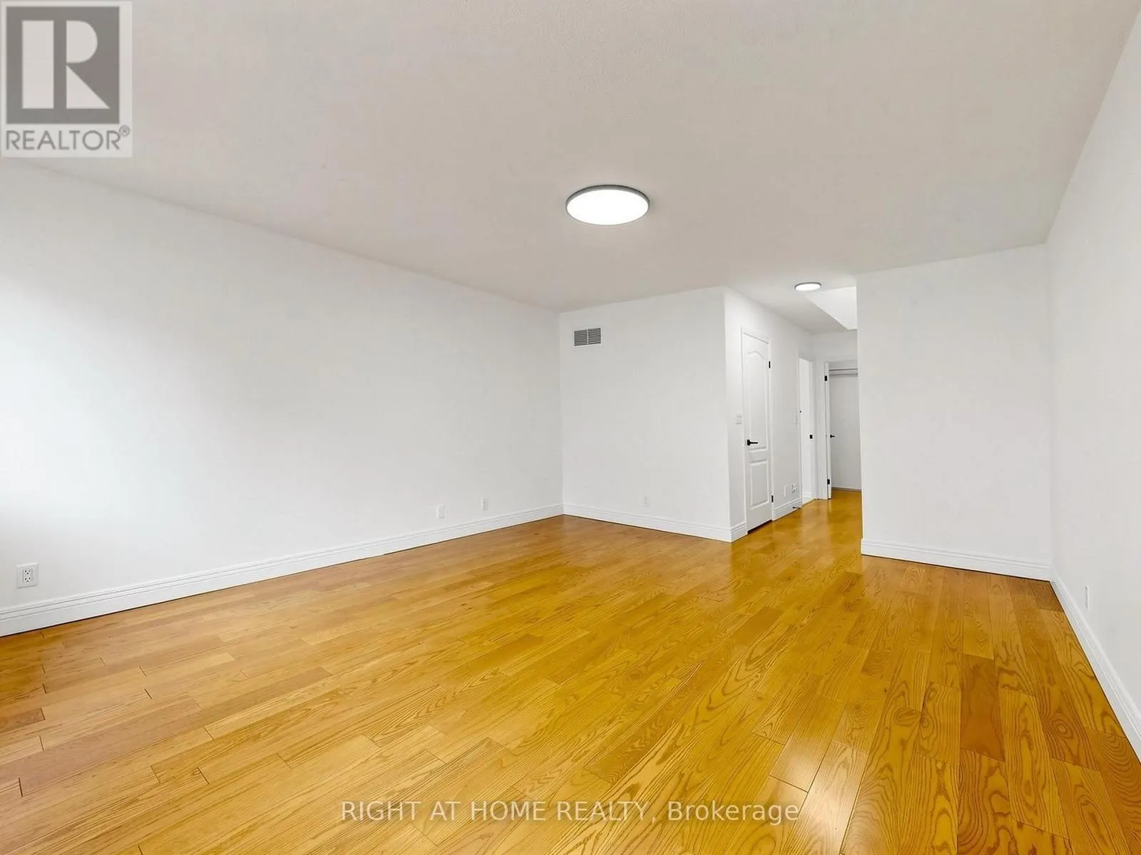 1520 - 28 SOMMERSET WAY