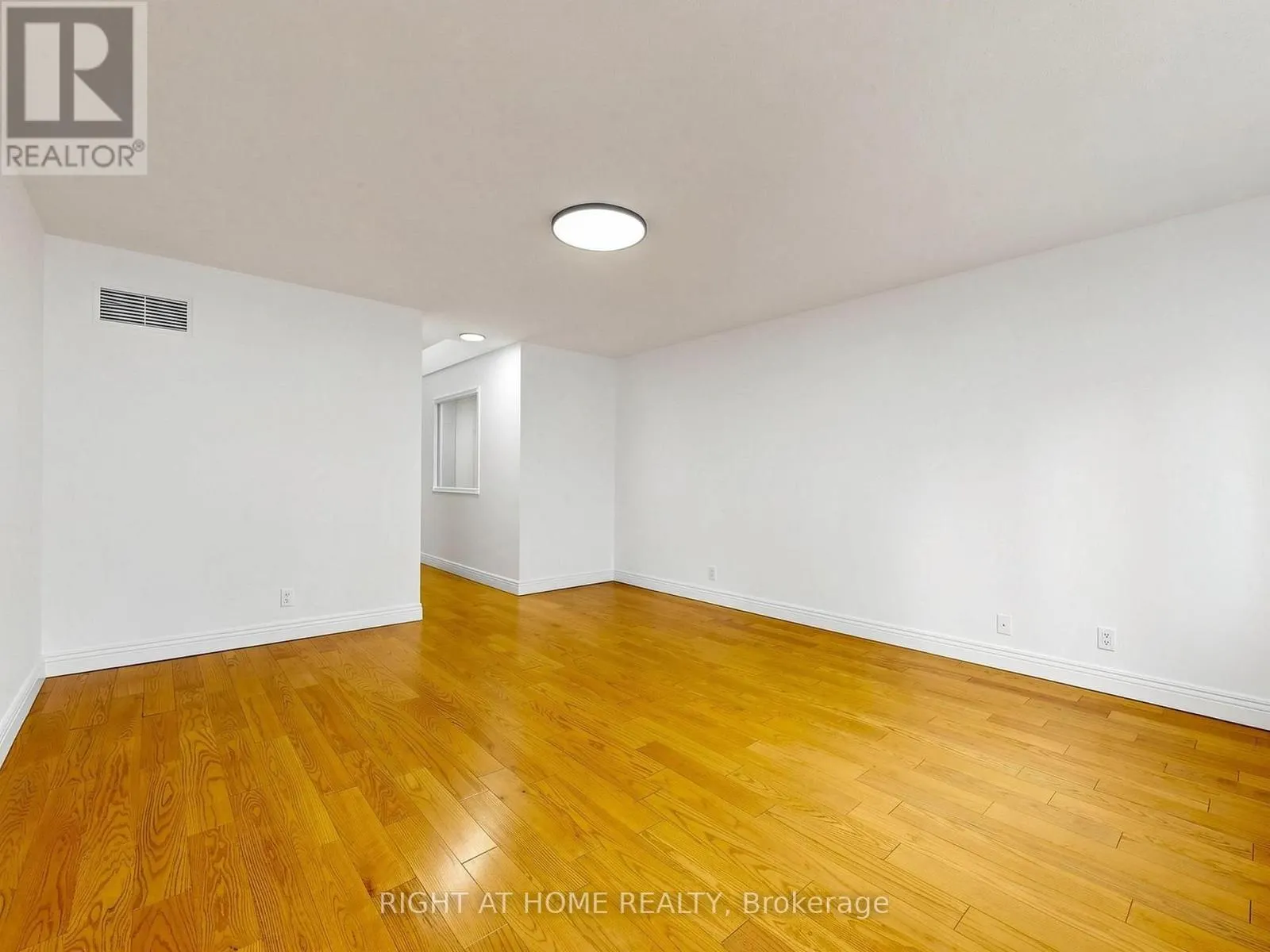 1520 - 28 SOMMERSET WAY