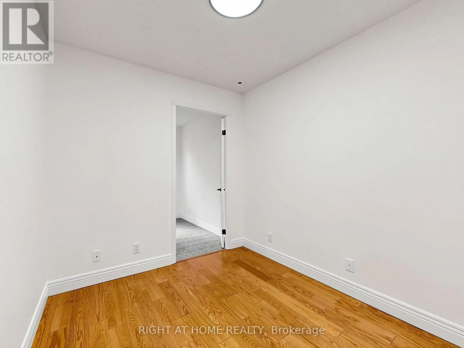 1520 - 28 SOMMERSET WAY