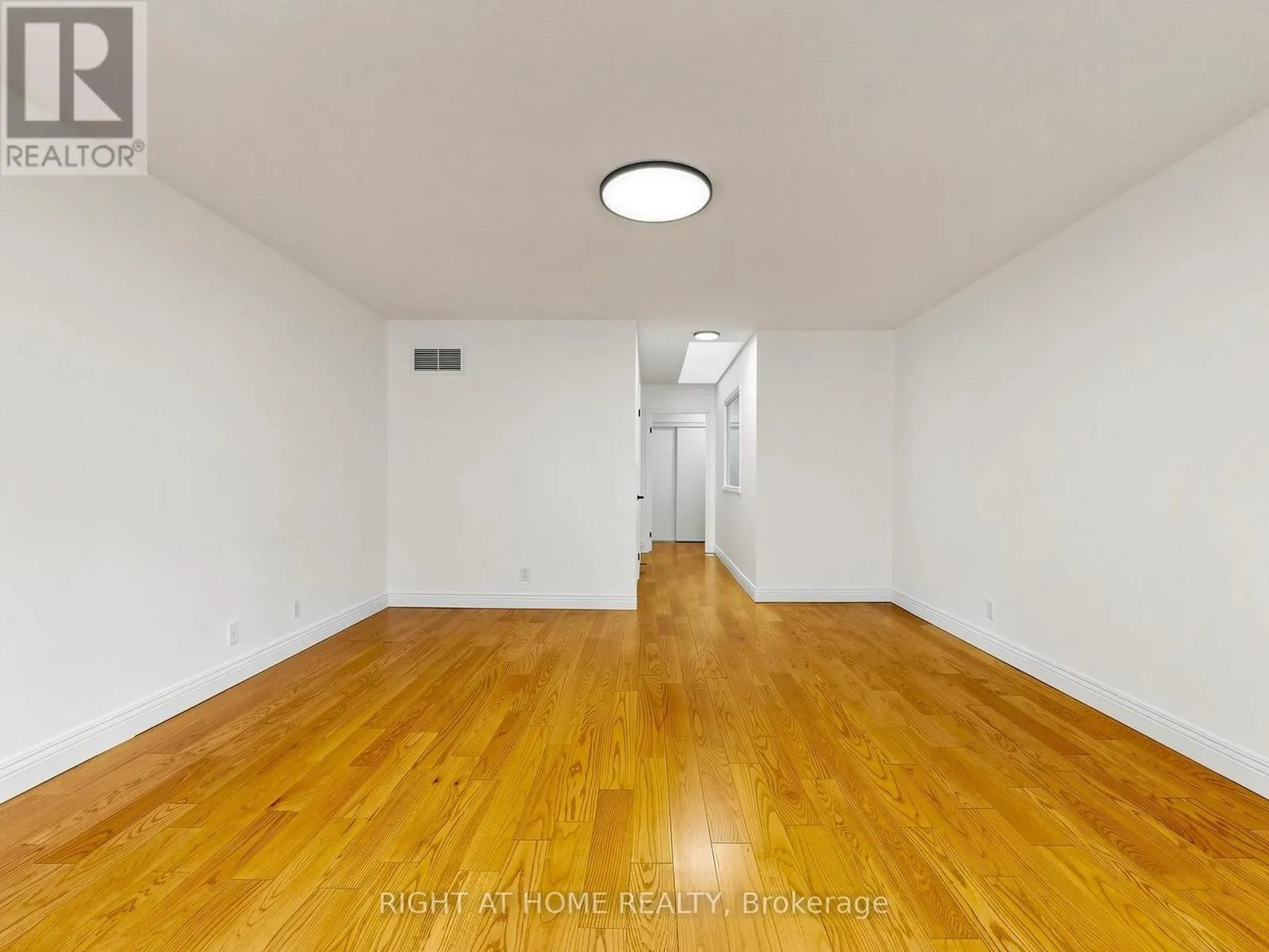 1520 - 28 SOMMERSET WAY
