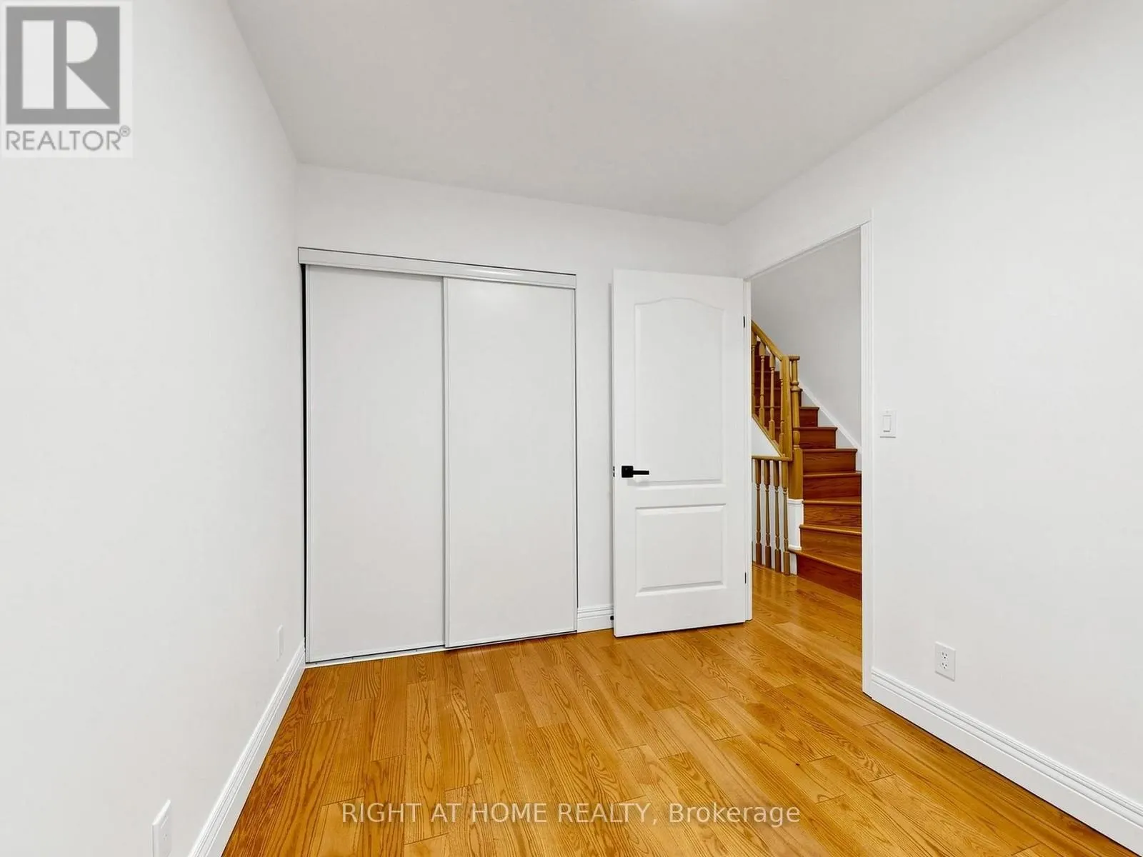 1520 - 28 SOMMERSET WAY