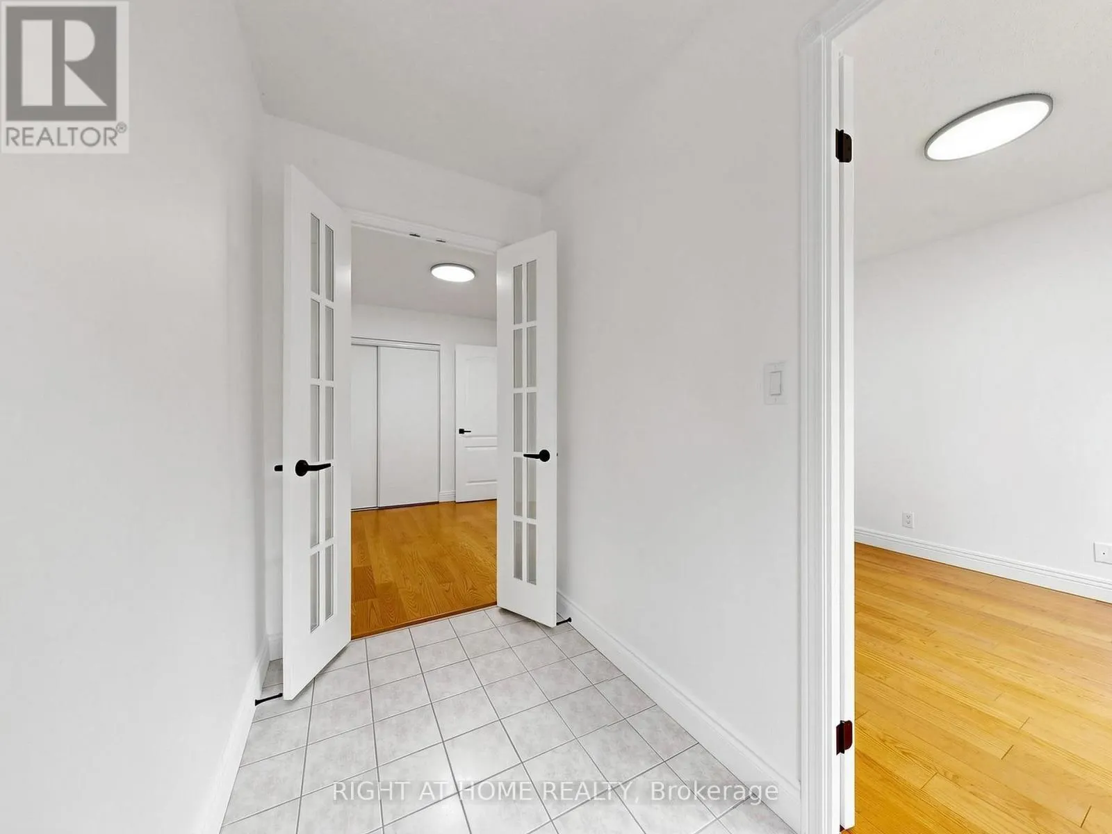 1520 - 28 SOMMERSET WAY