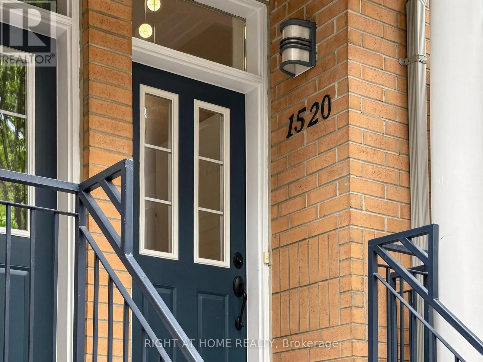1520 - 28 SOMMERSET WAY