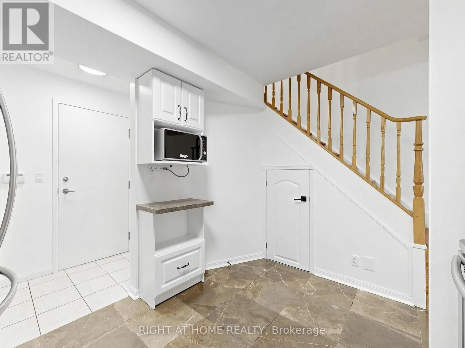 1520 - 28 SOMMERSET WAY