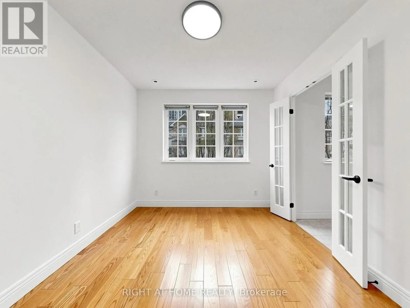 1520 - 28 SOMMERSET WAY