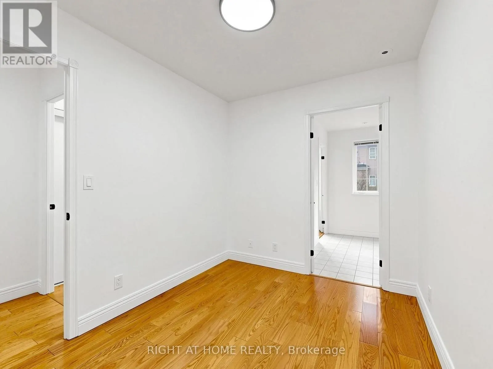 1520 - 28 SOMMERSET WAY
