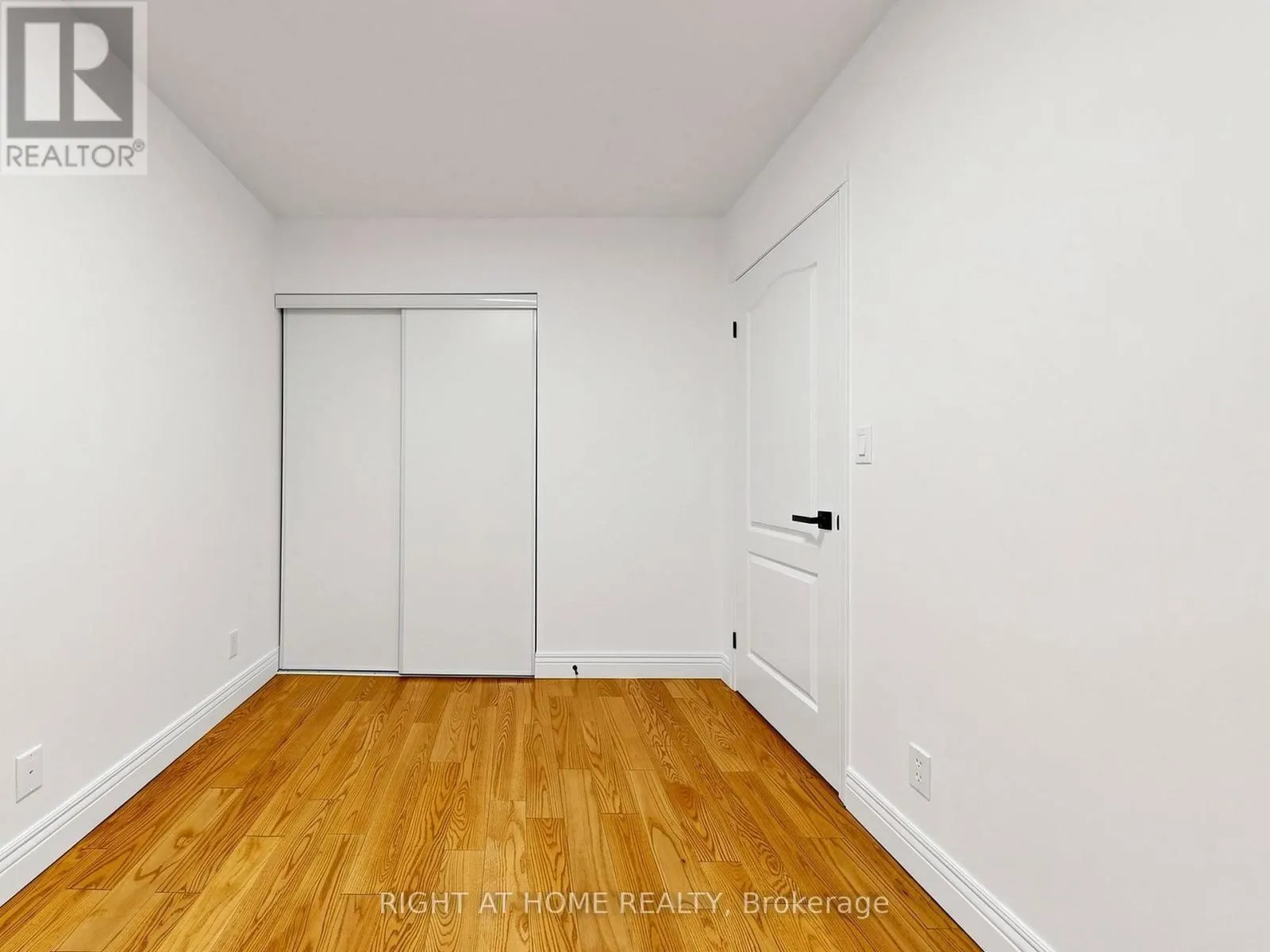 1520 - 28 SOMMERSET WAY