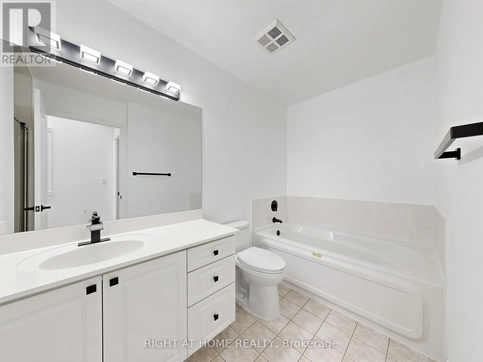 1520 - 28 SOMMERSET WAY