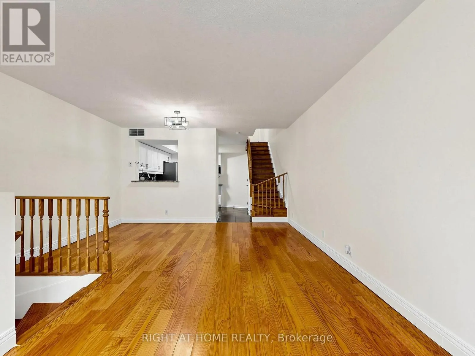 1520 - 28 SOMMERSET WAY