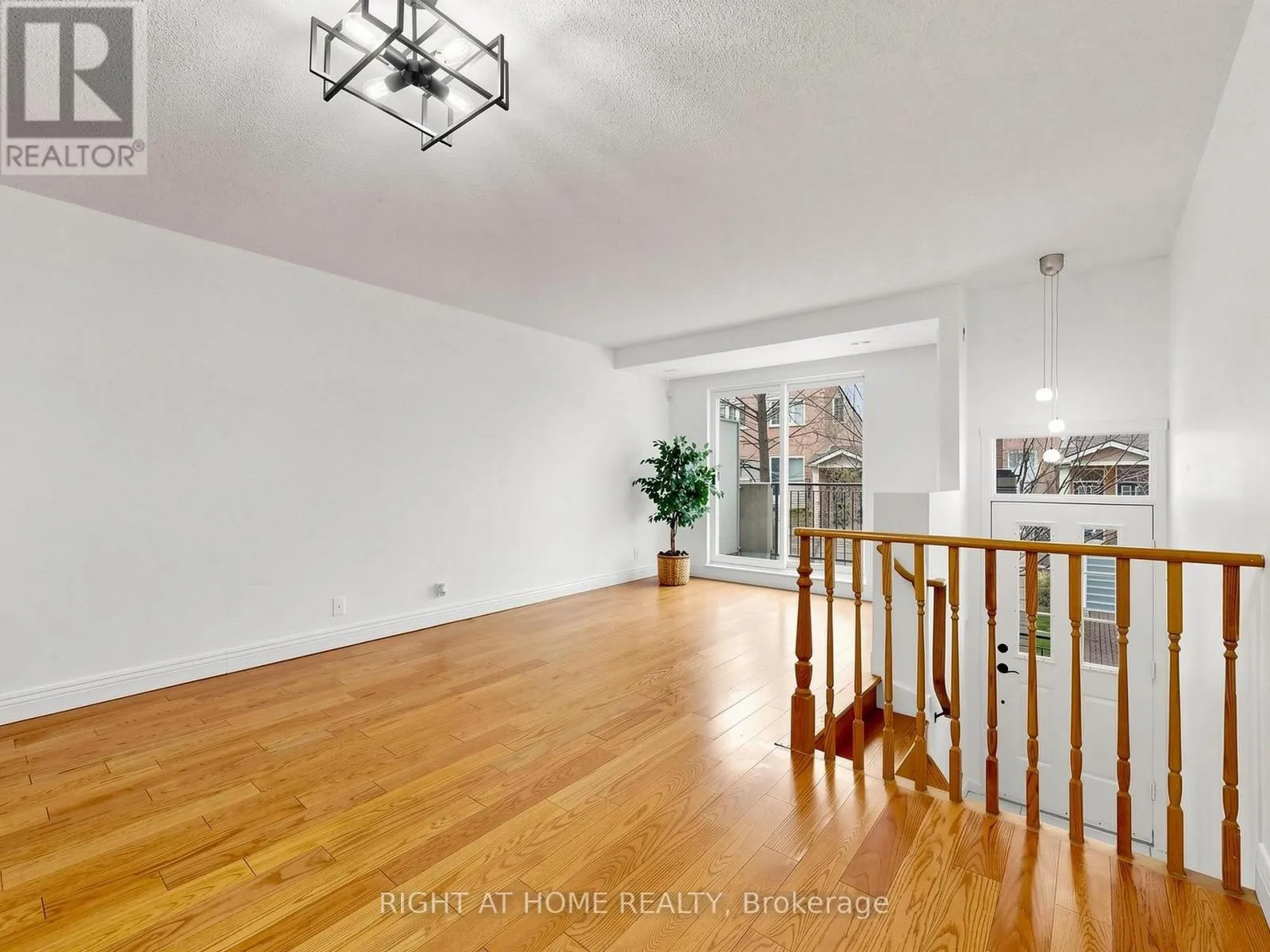 1520 - 28 SOMMERSET WAY