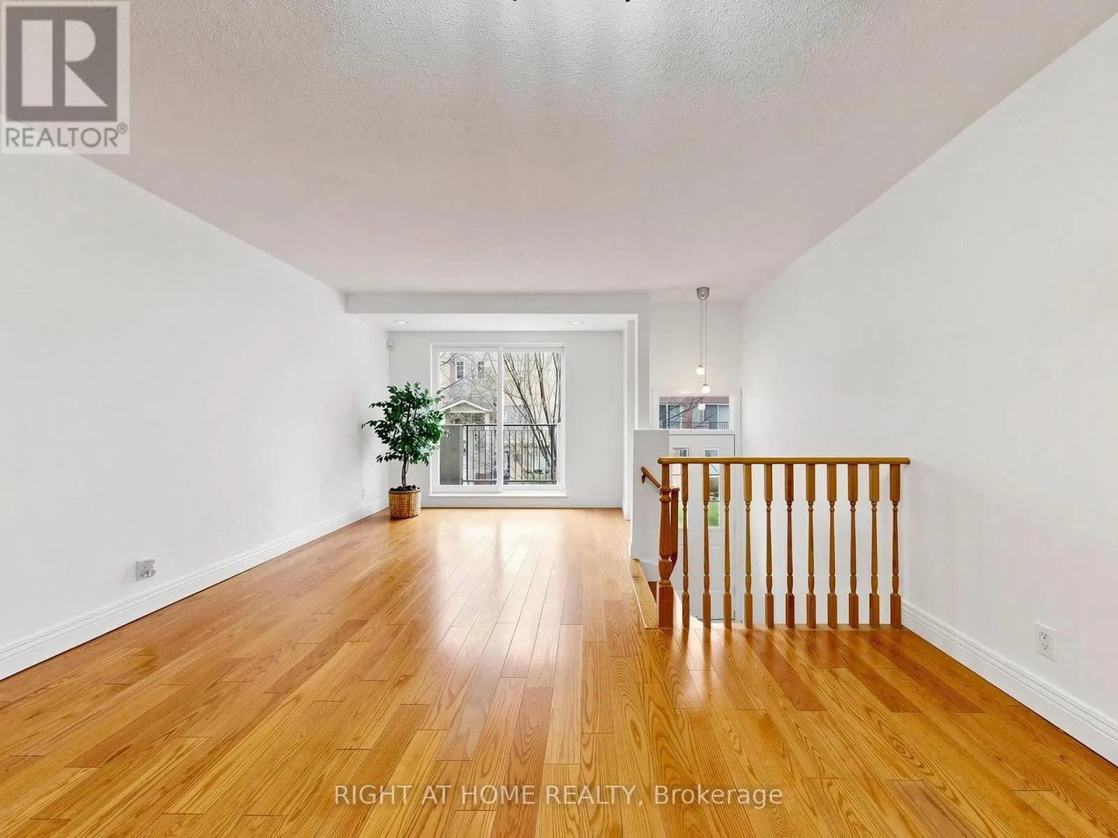 1520 - 28 SOMMERSET WAY