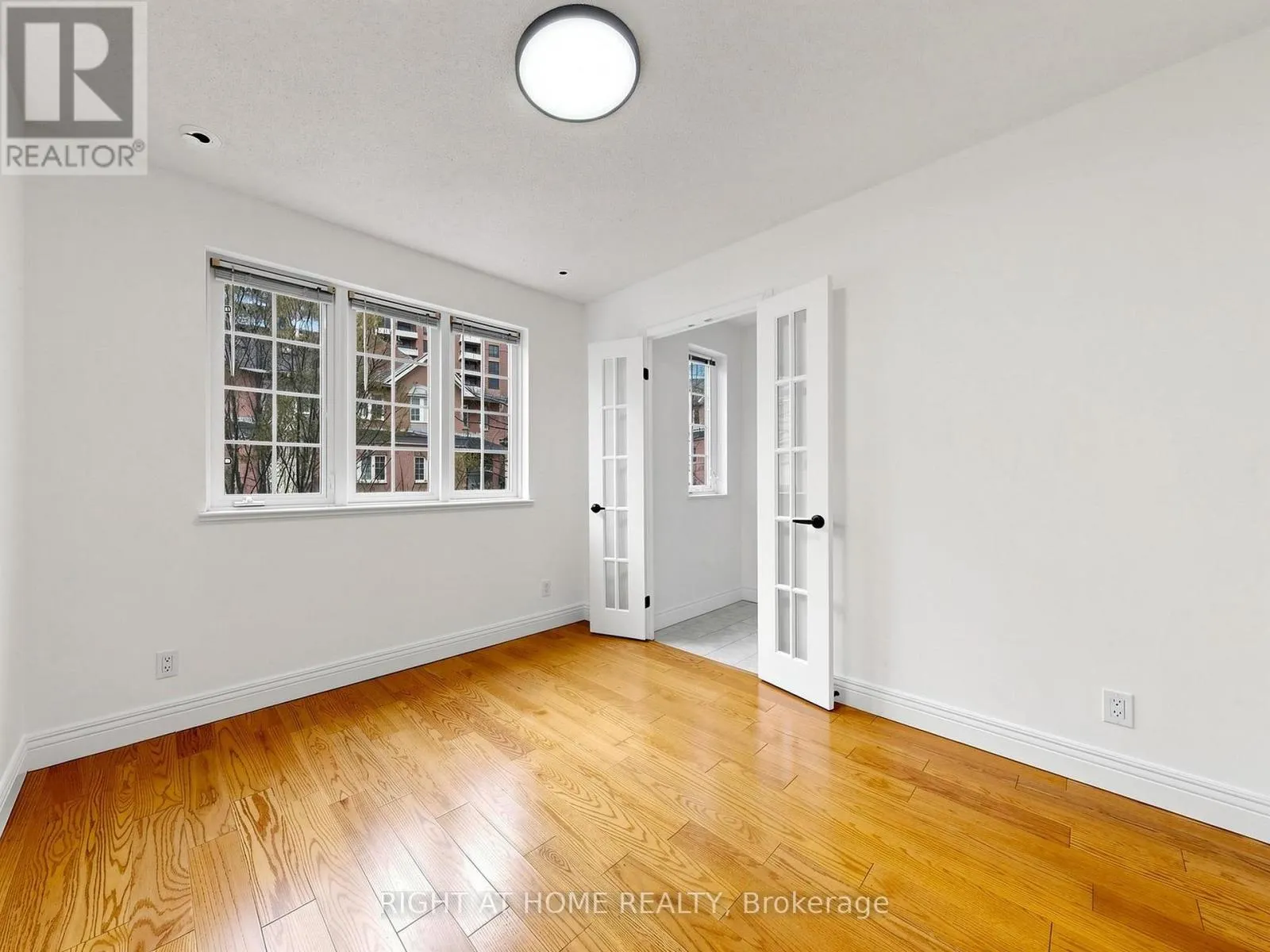 1520 - 28 SOMMERSET WAY
