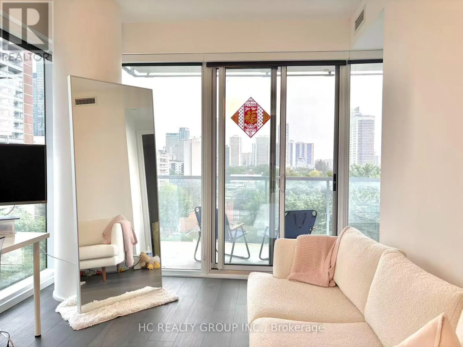 802 - 3 GLOUCESTER STREET