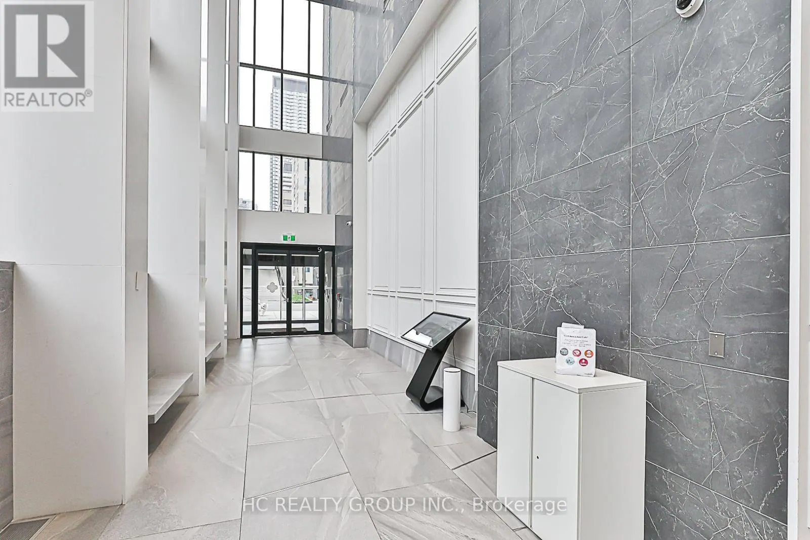802 - 3 GLOUCESTER STREET