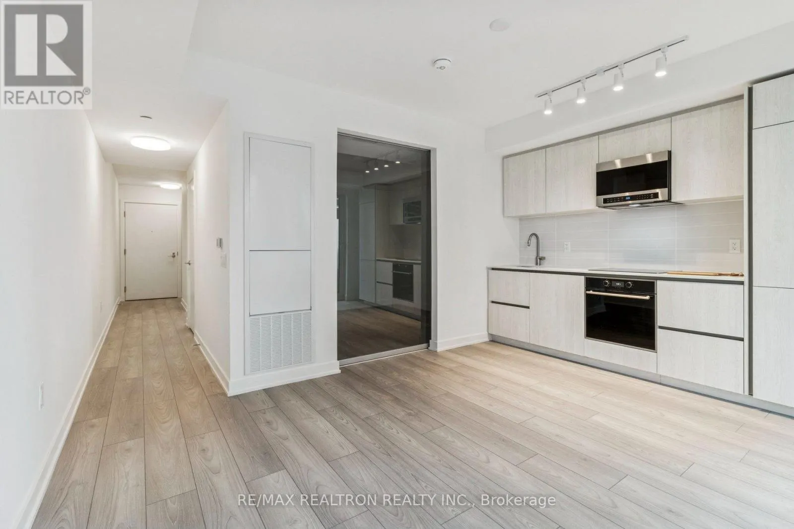 #502N - 120 BROADWAY AVENUE
