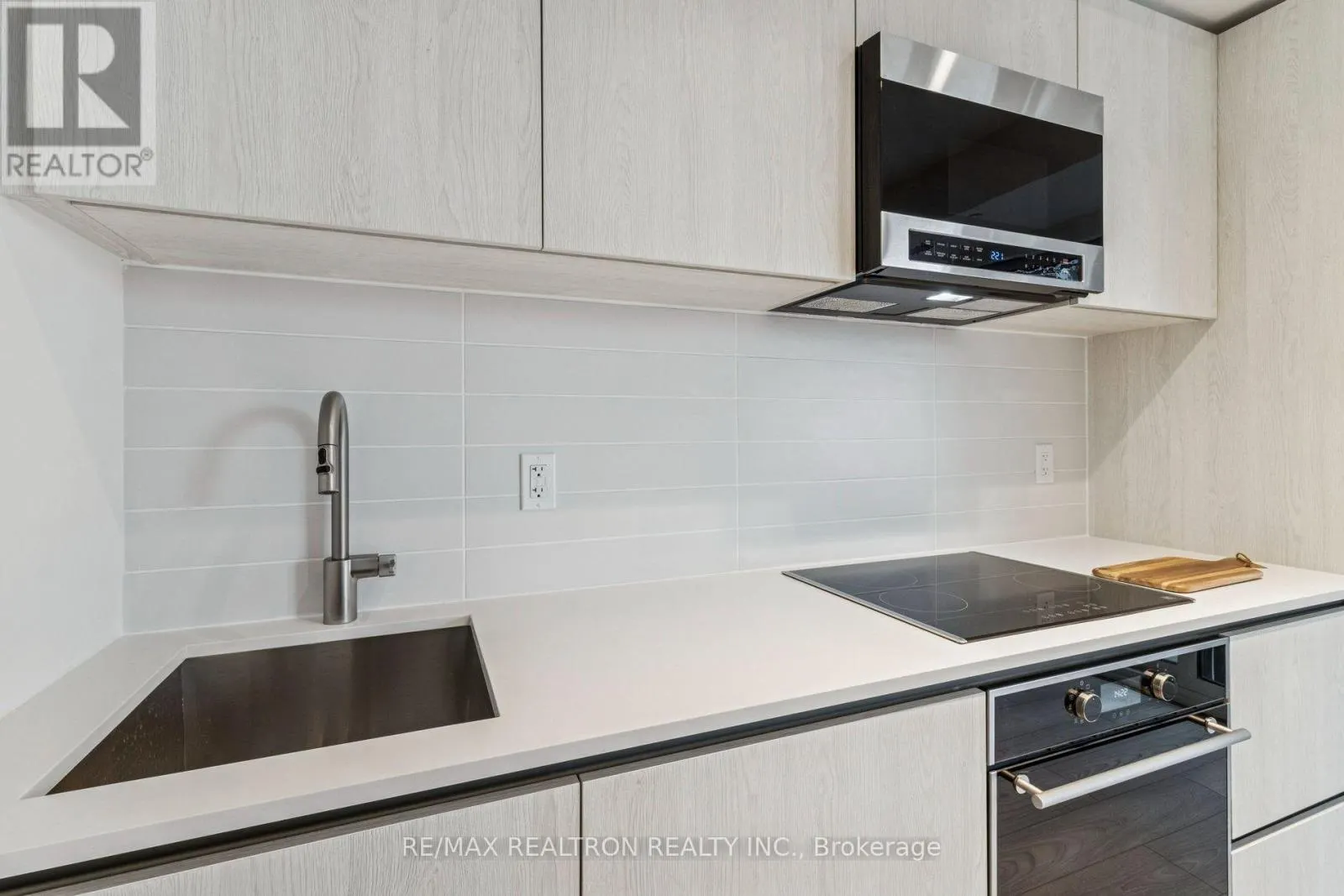#502N - 120 BROADWAY AVENUE