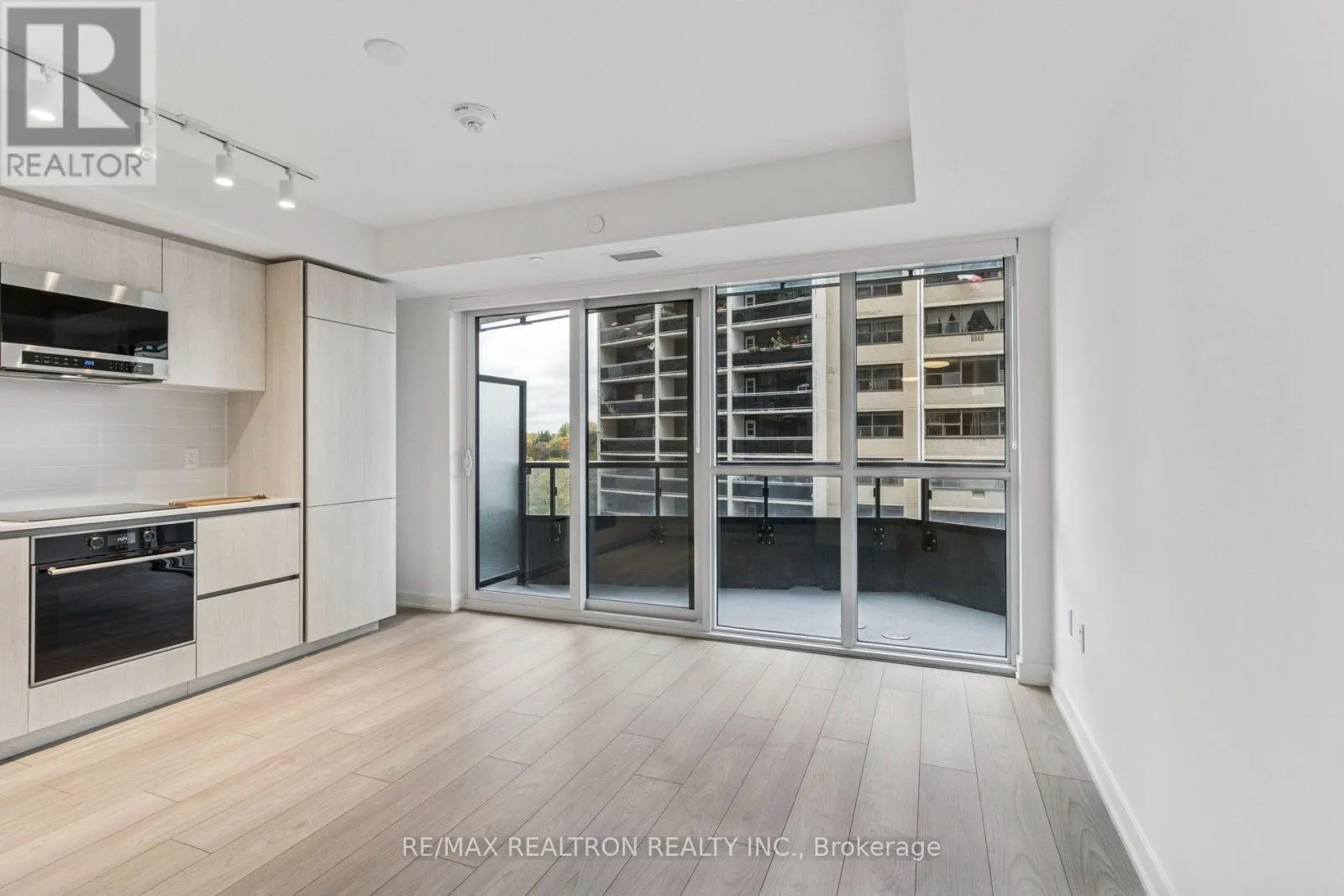 #502N - 120 BROADWAY AVENUE