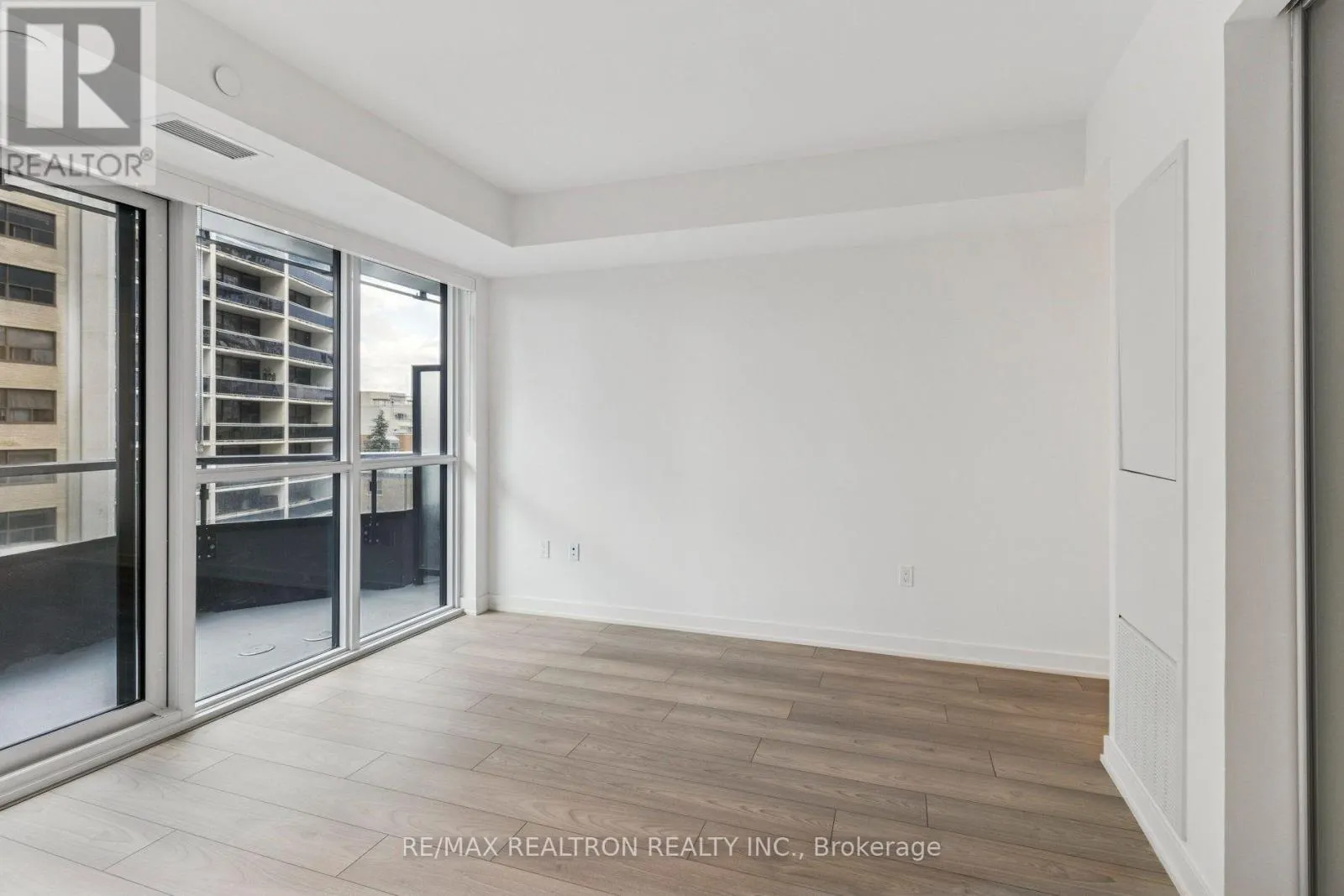 #502N - 120 BROADWAY AVENUE