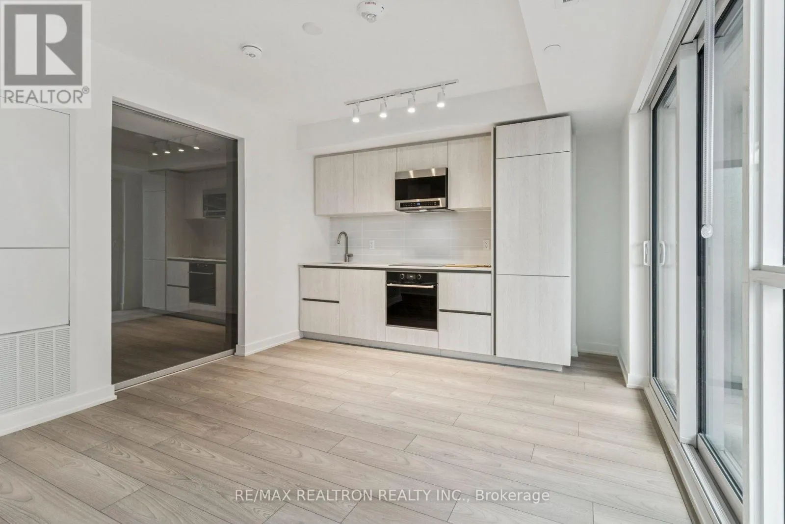 #502N - 120 BROADWAY AVENUE