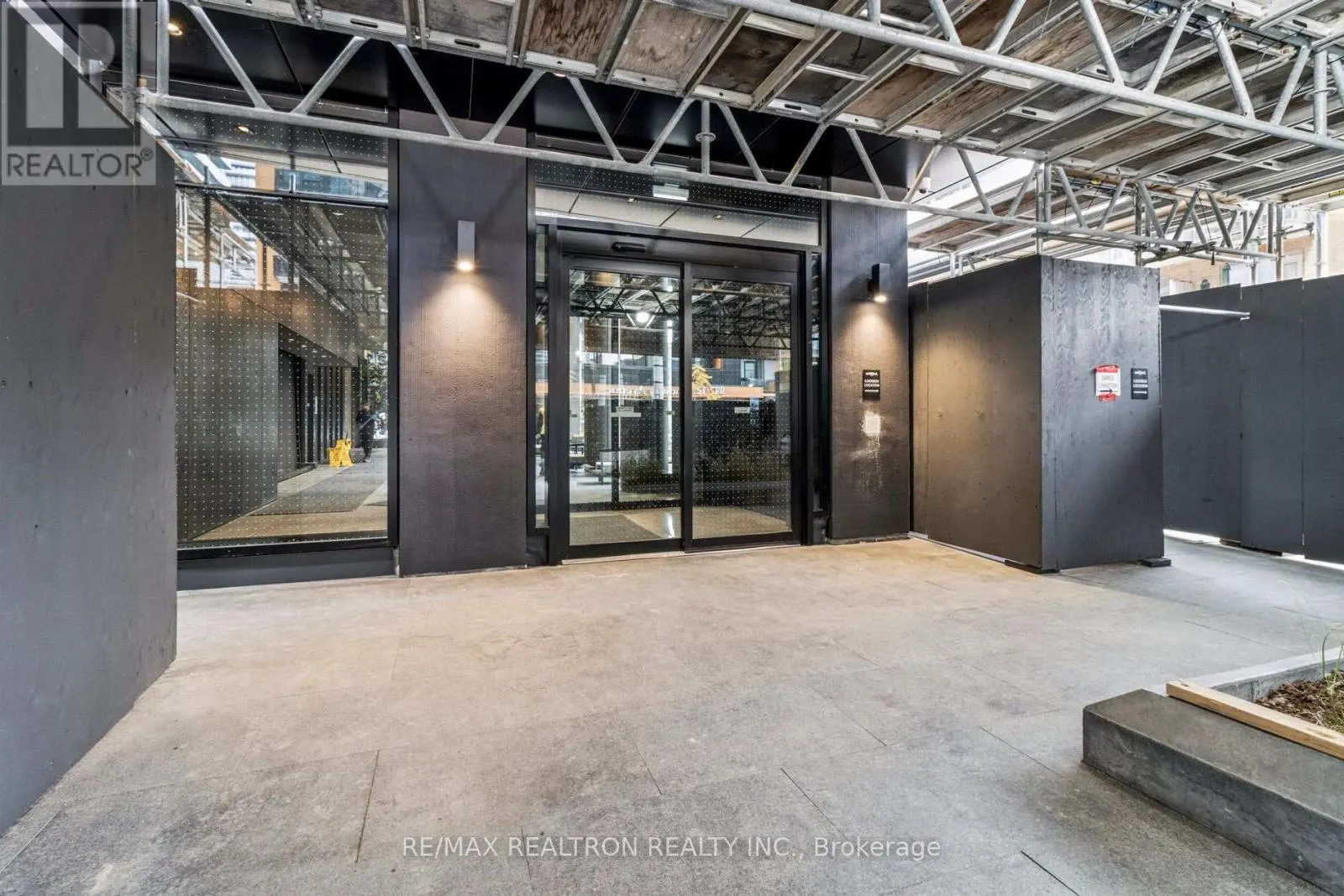 #502N - 120 BROADWAY AVENUE