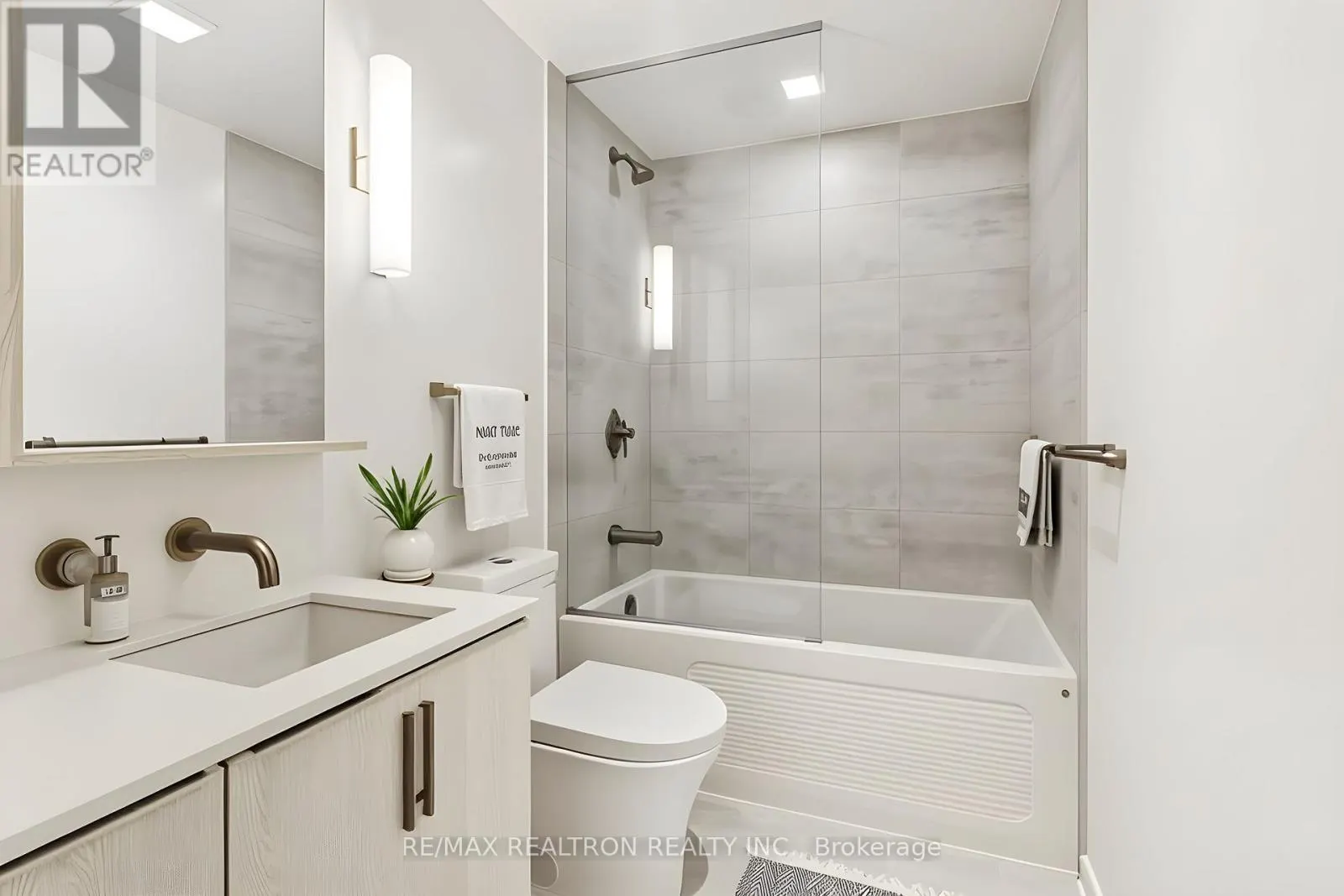 #502N - 120 BROADWAY AVENUE