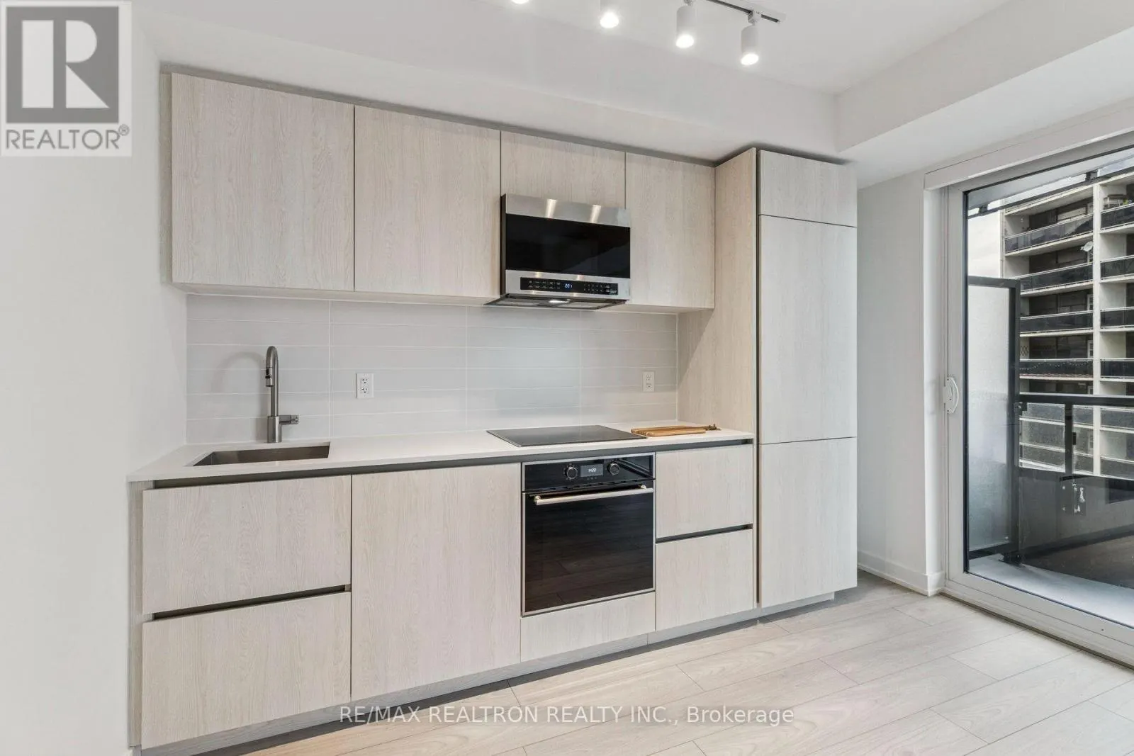 #502N - 120 BROADWAY AVENUE