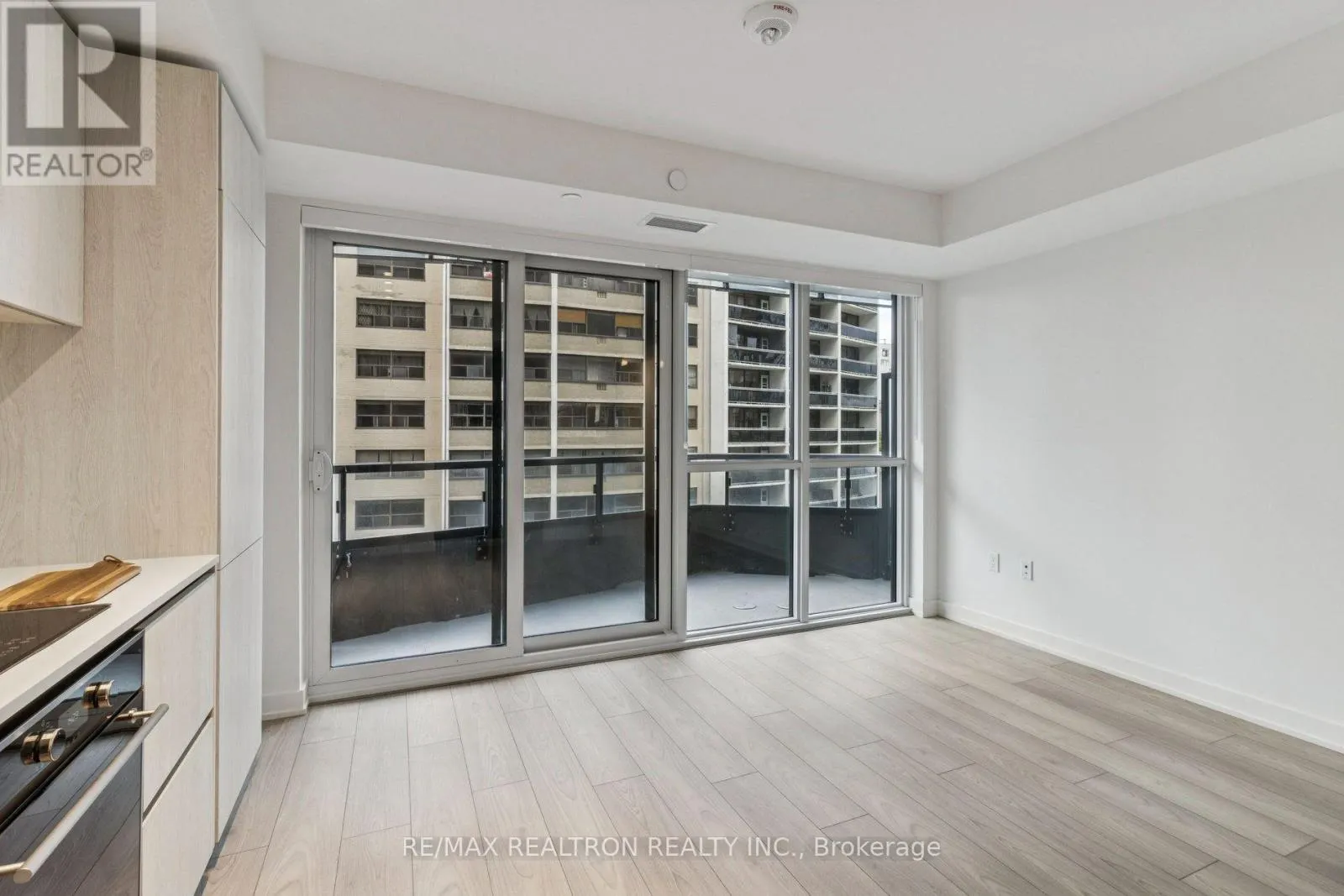 #502N - 120 BROADWAY AVENUE