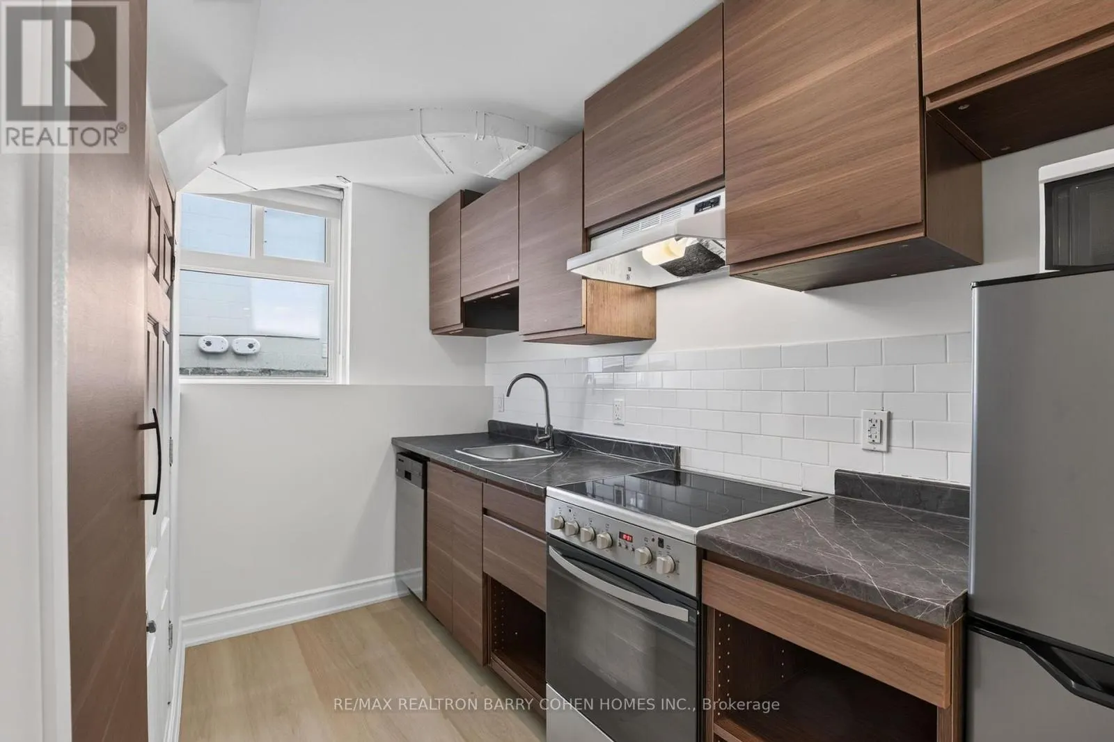 LOWER - 371 HOWLAND AVENUE