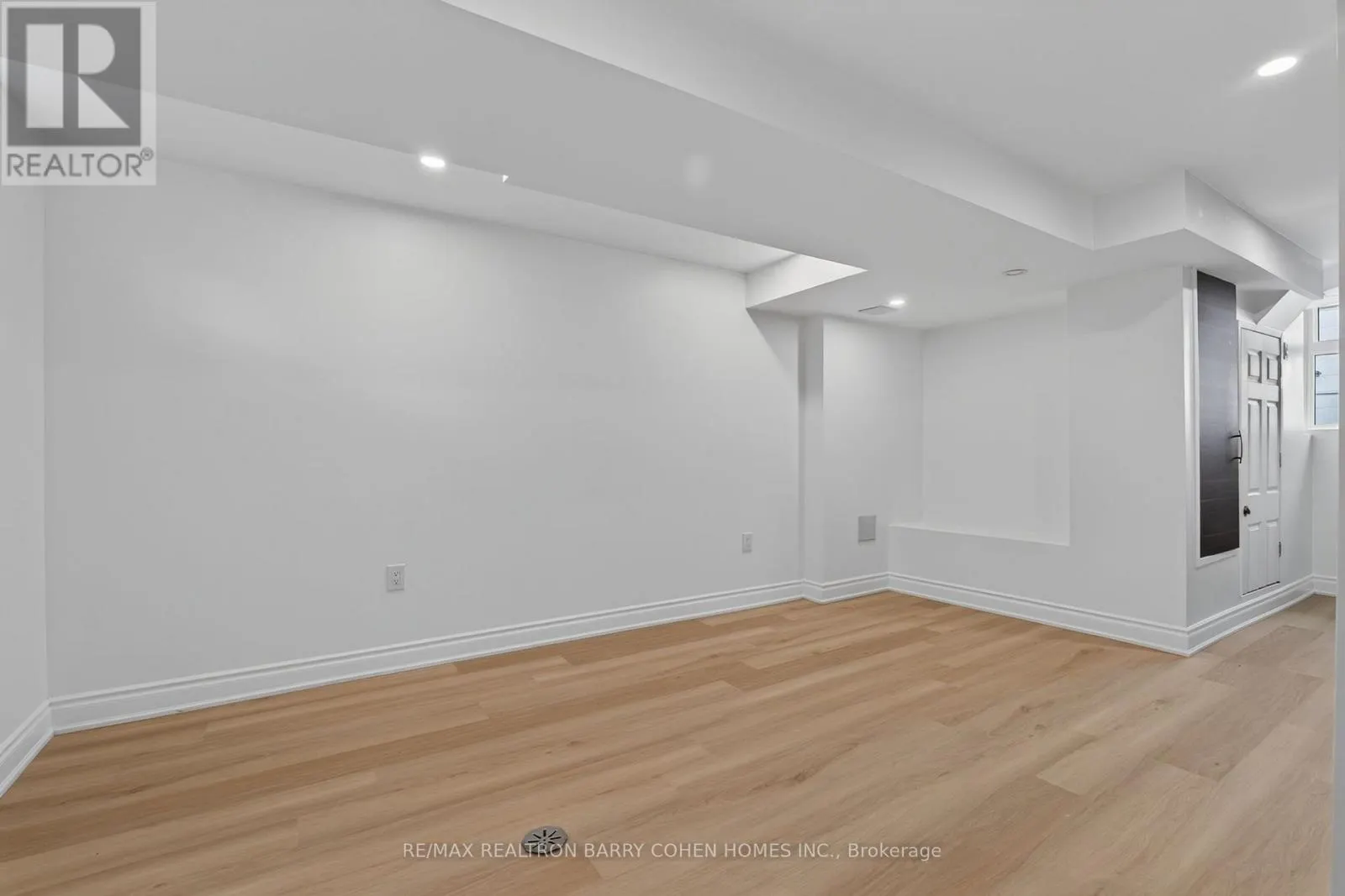 LOWER - 371 HOWLAND AVENUE