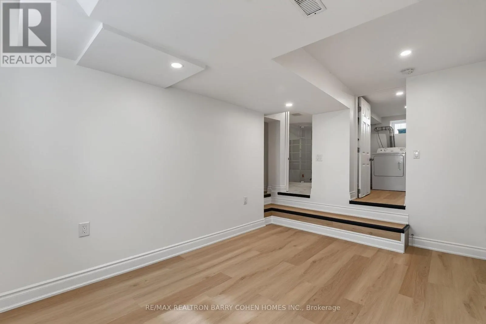LOWER - 371 HOWLAND AVENUE