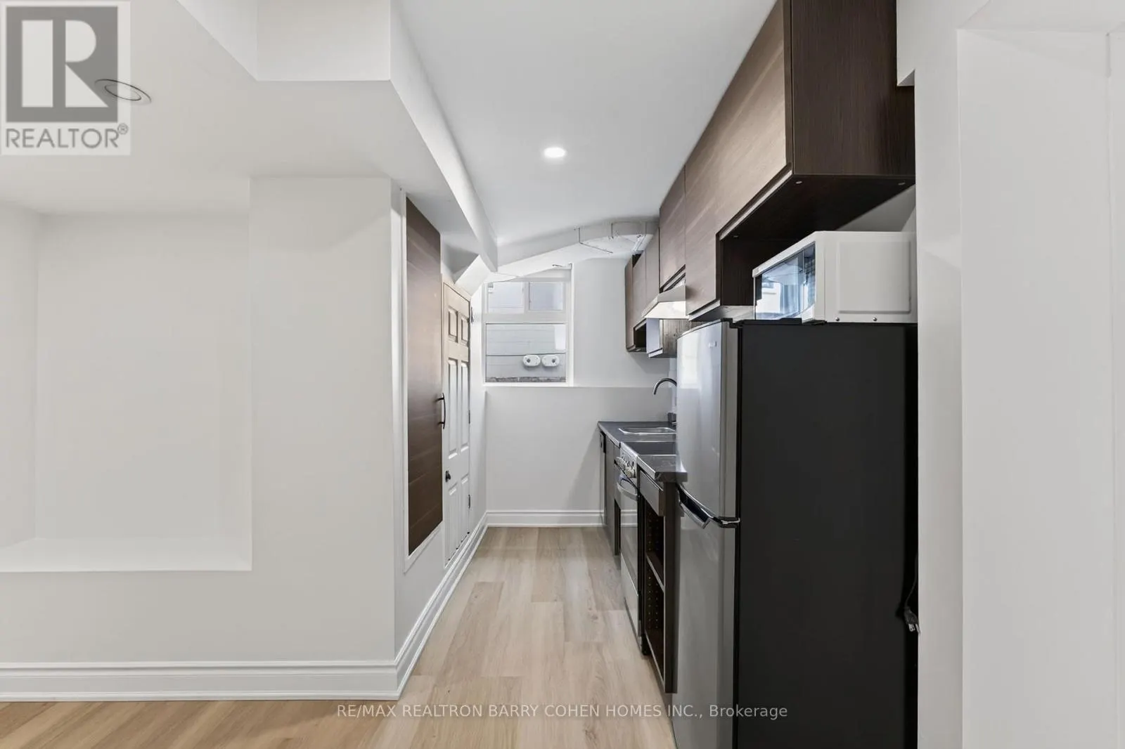 LOWER - 371 HOWLAND AVENUE