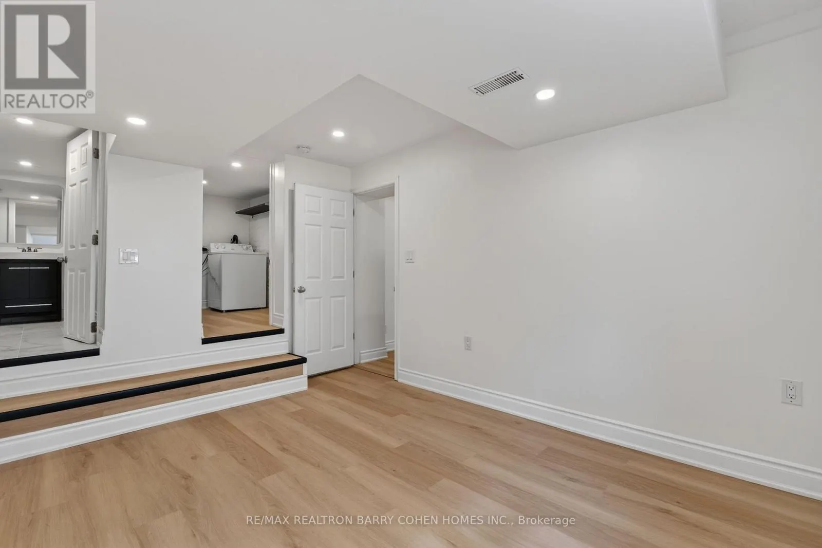 LOWER - 371 HOWLAND AVENUE