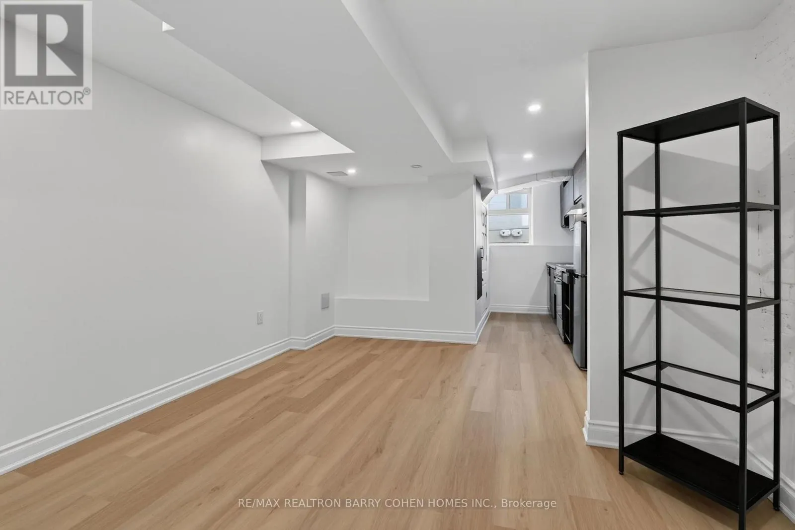 LOWER - 371 HOWLAND AVENUE
