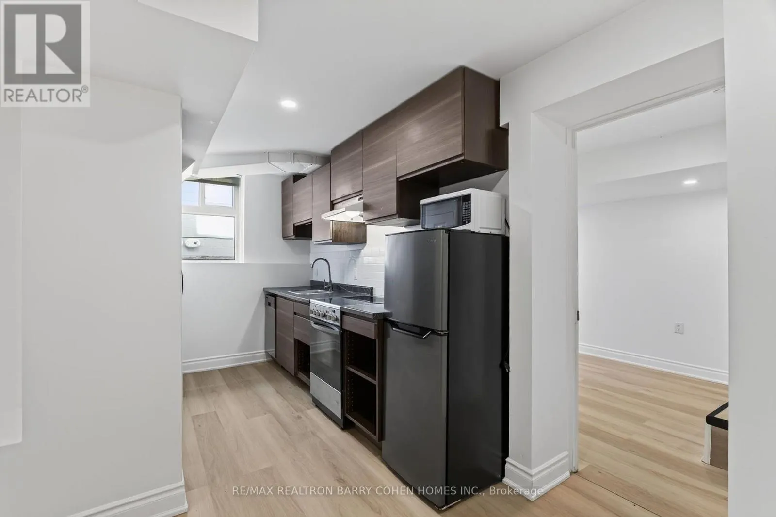 LOWER - 371 HOWLAND AVENUE