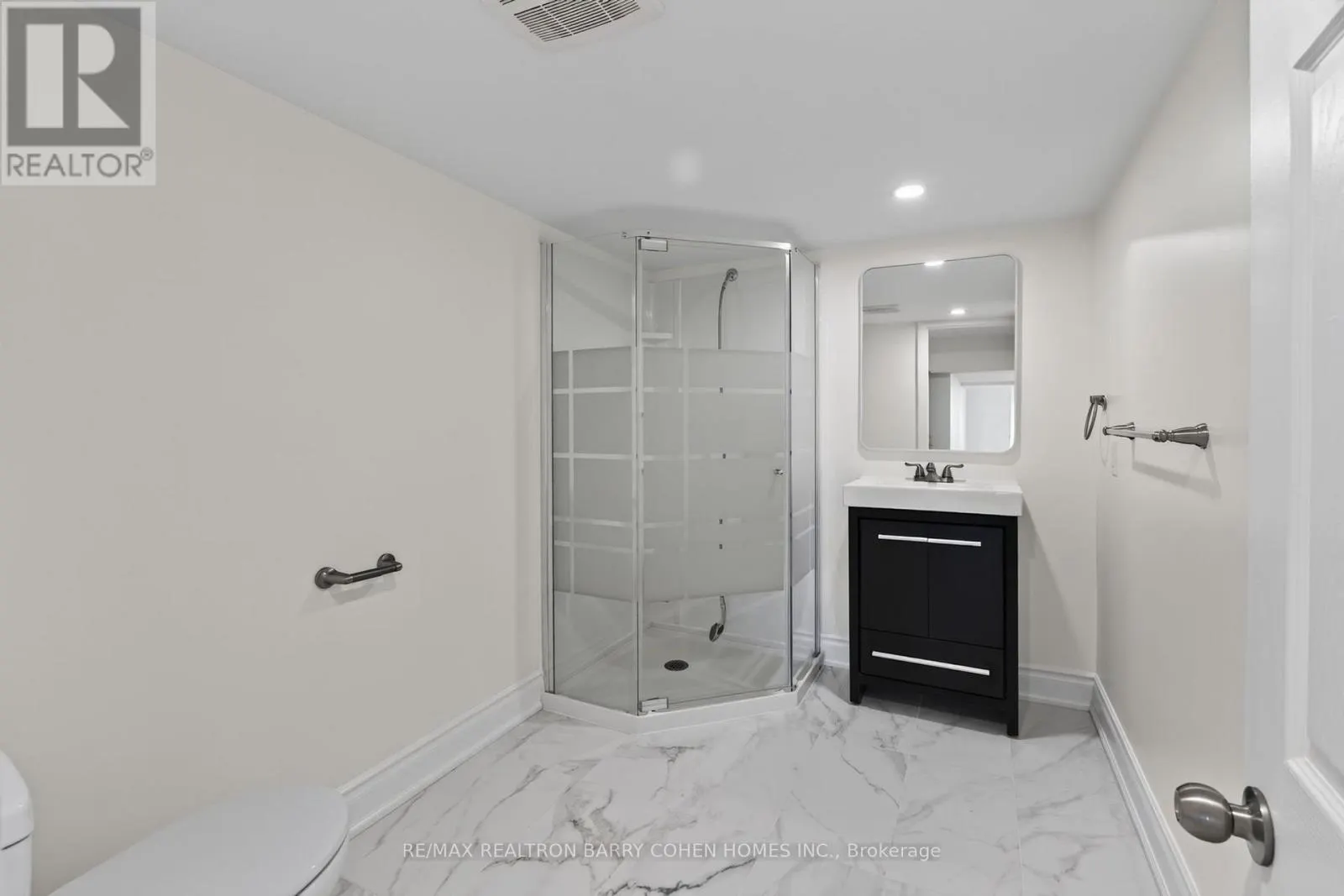 LOWER - 371 HOWLAND AVENUE
