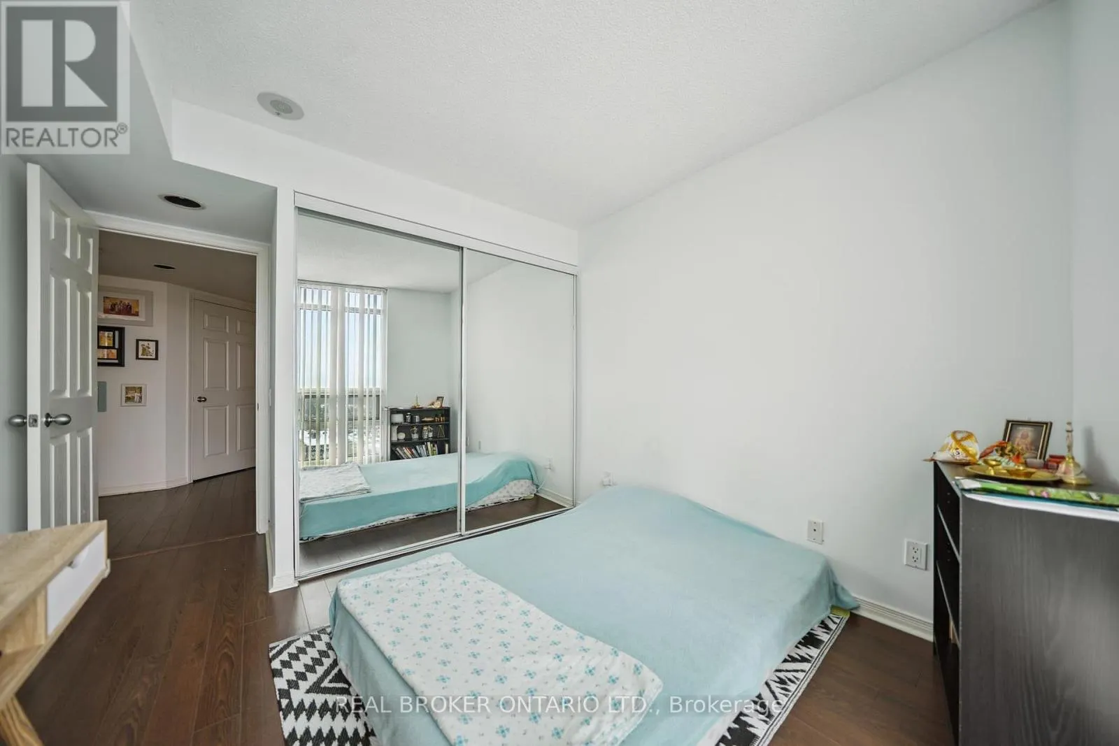808 - 28 HARRISON GARDEN BOULEVARD