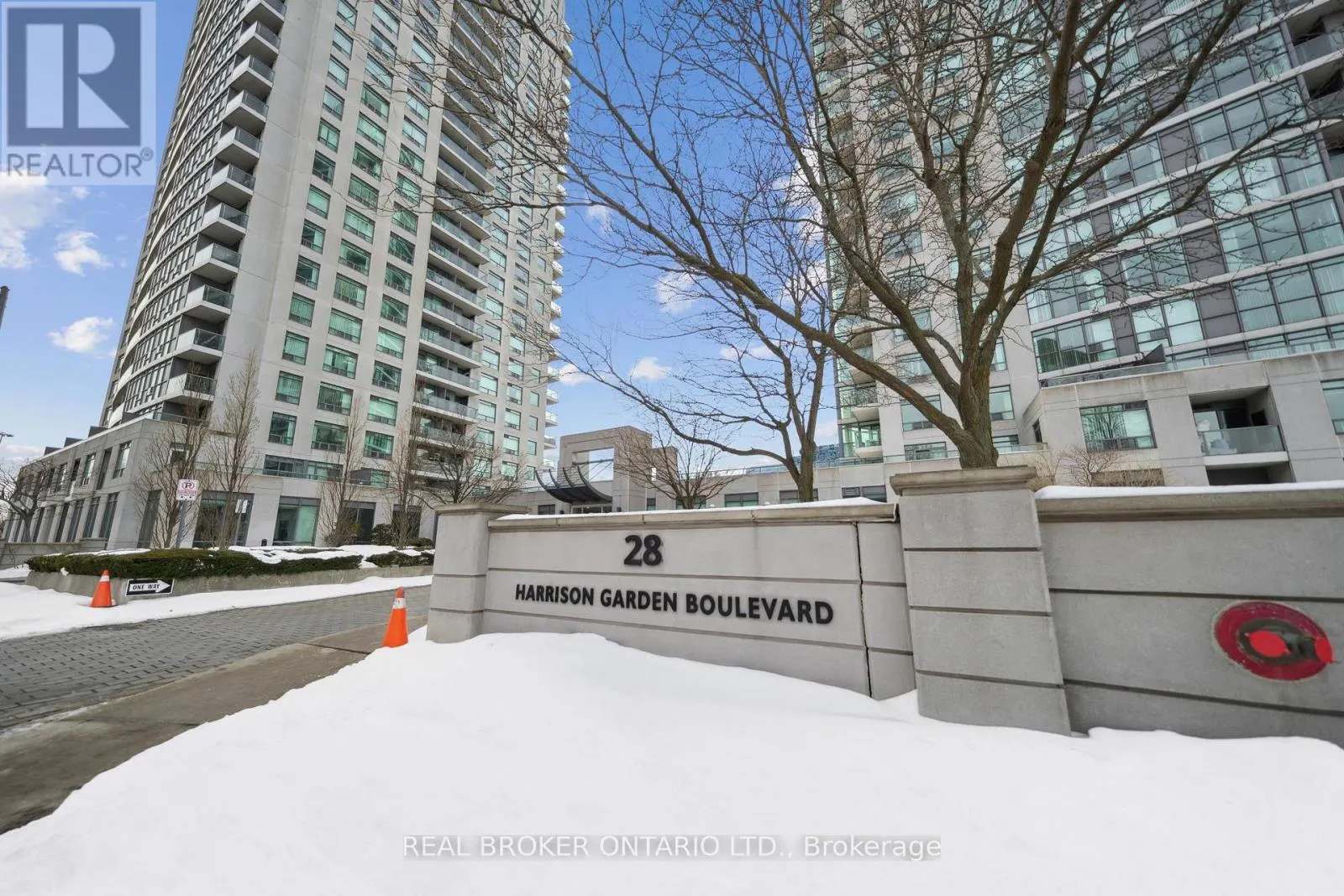 808 - 28 HARRISON GARDEN BOULEVARD