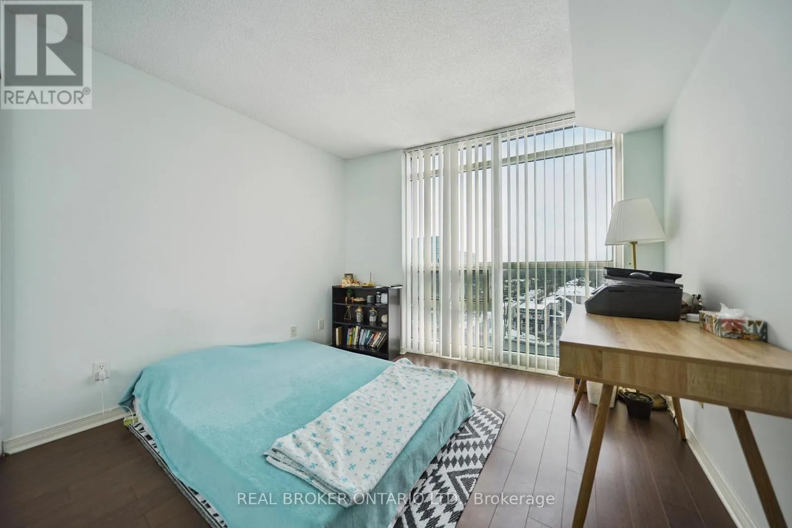 808 - 28 HARRISON GARDEN BOULEVARD
