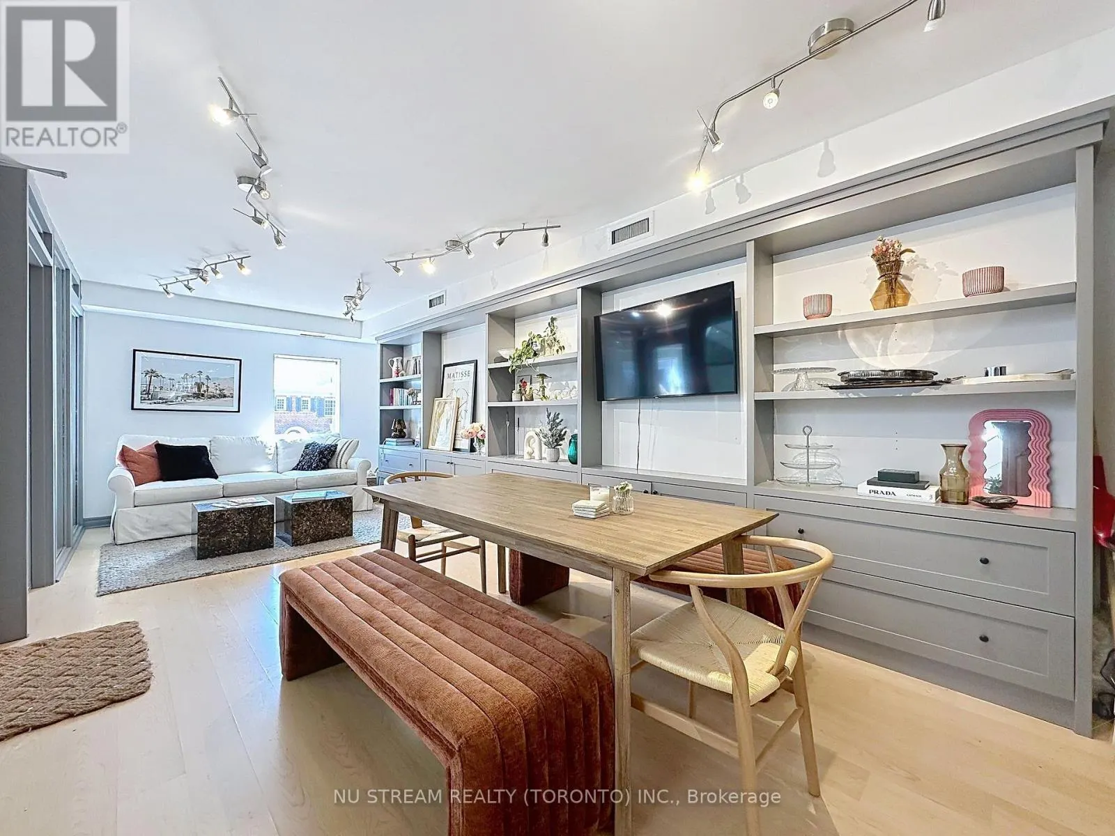 201 - 1110 YONGE STREET
