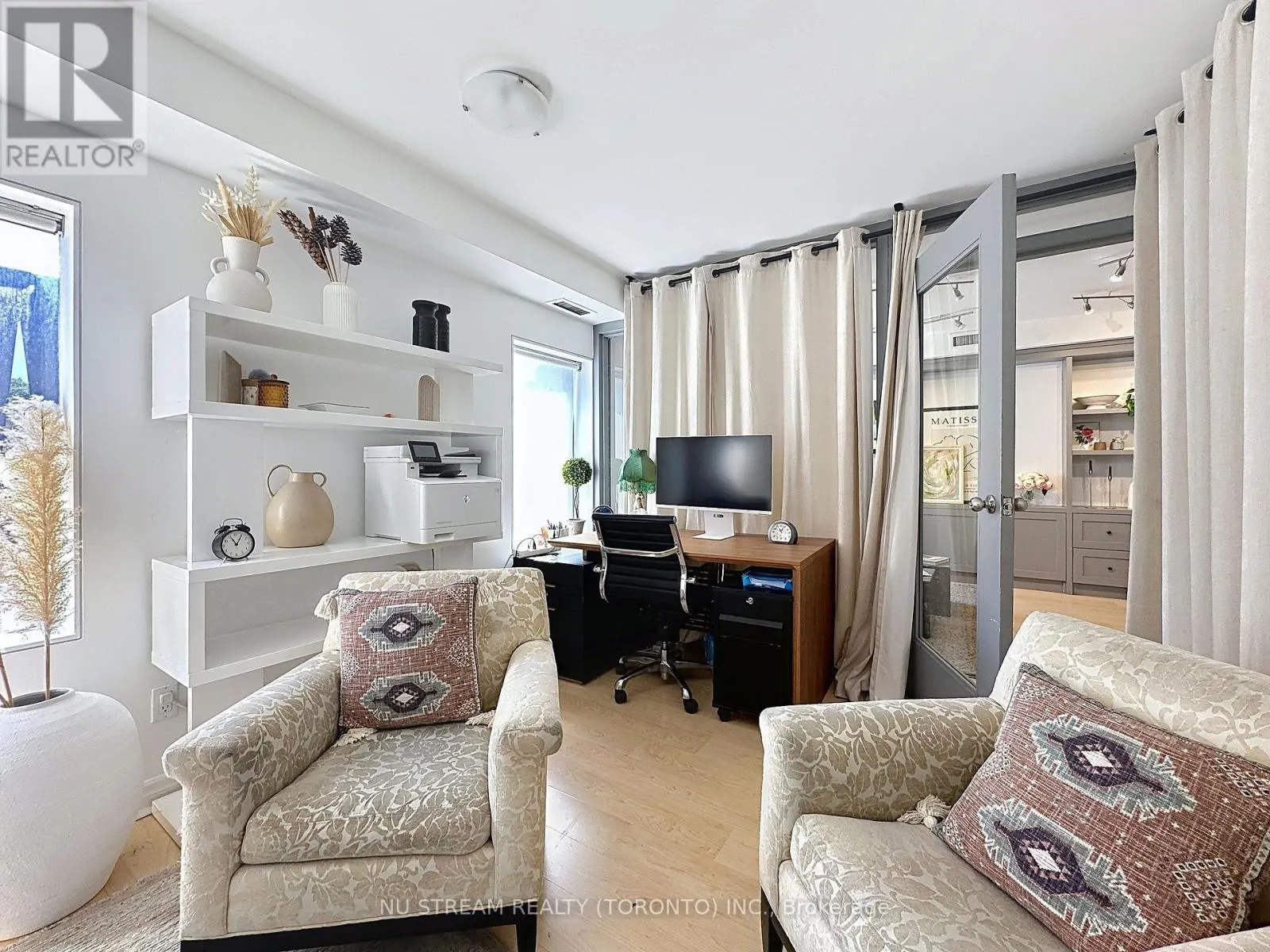 201 - 1110 YONGE STREET