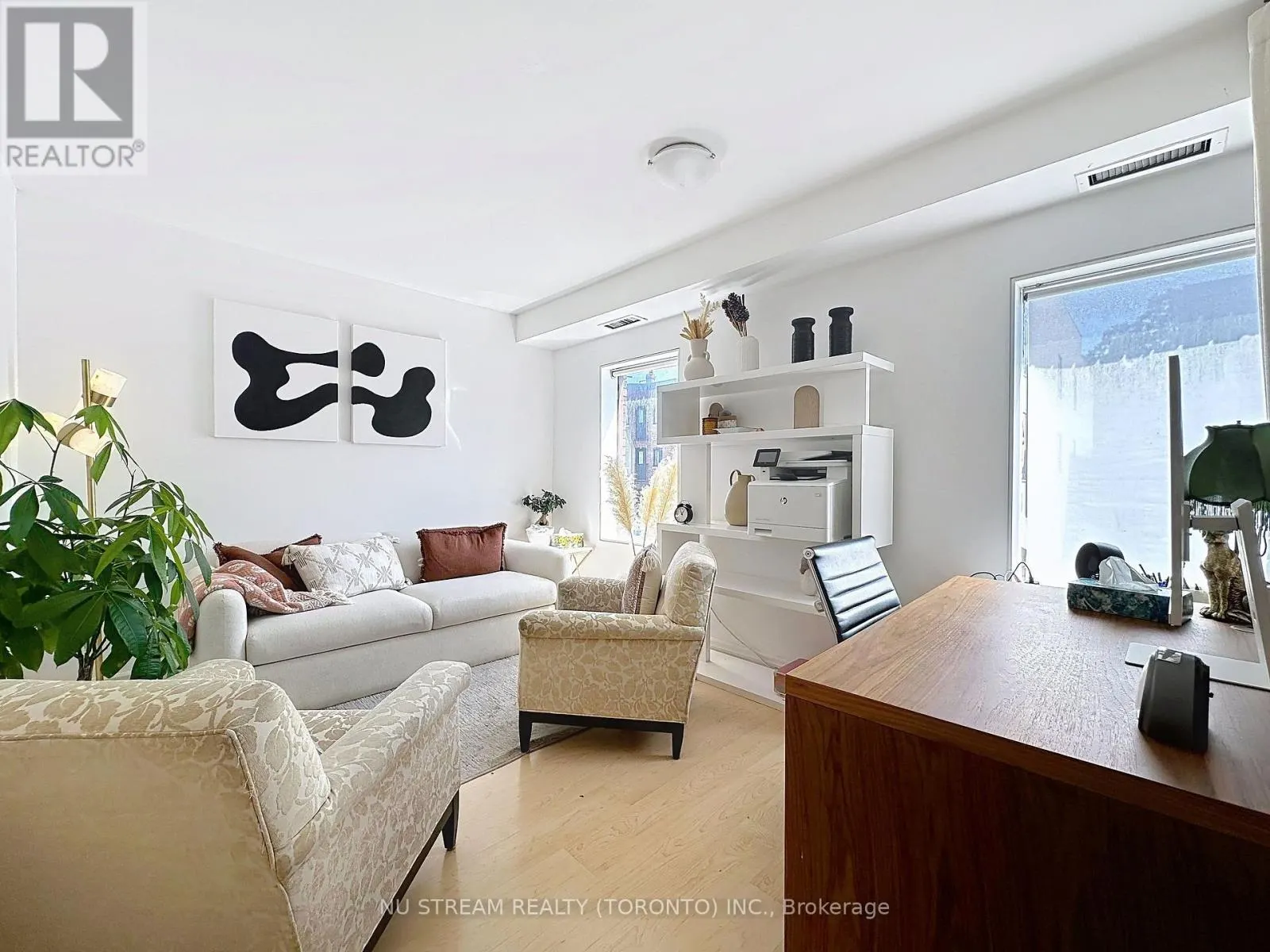 201 - 1110 YONGE STREET