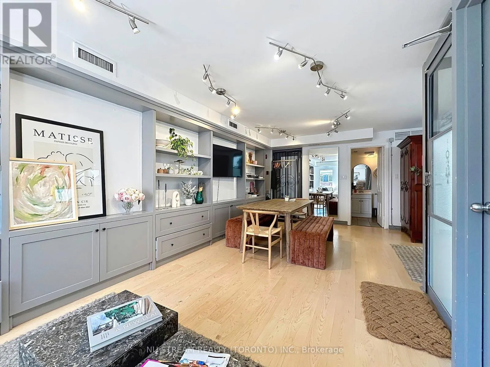 201 - 1110 YONGE STREET