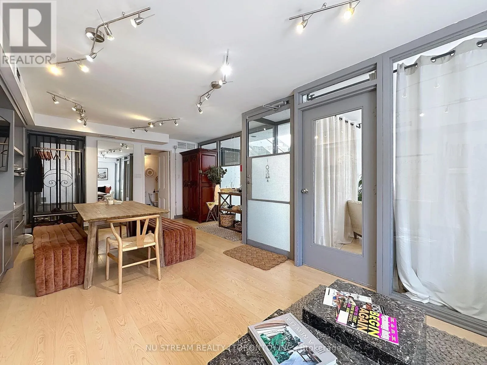 201 - 1110 YONGE STREET