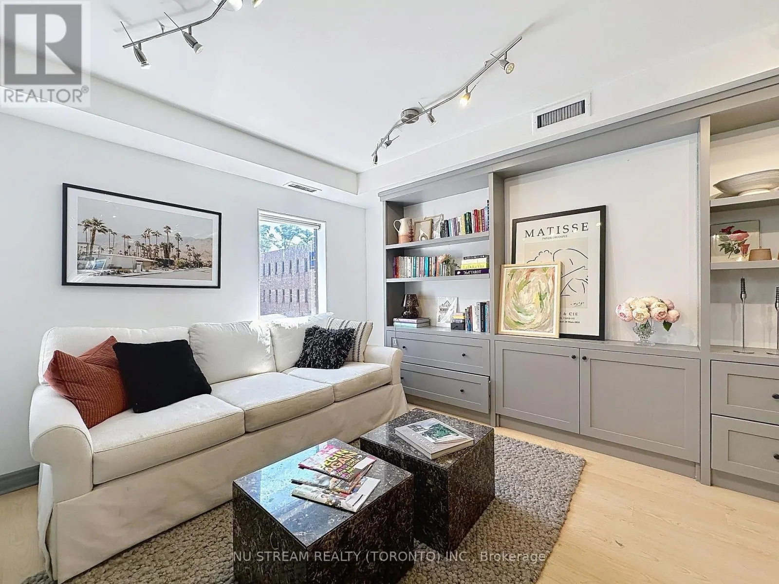 201 - 1110 YONGE STREET