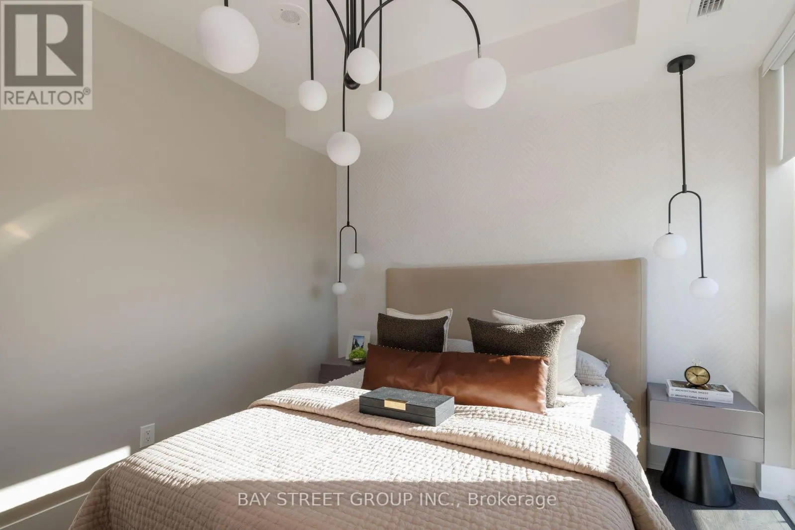 405 - 80 VANAULEY STREET