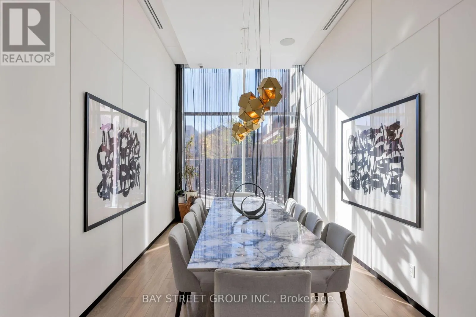 405 - 80 VANAULEY STREET